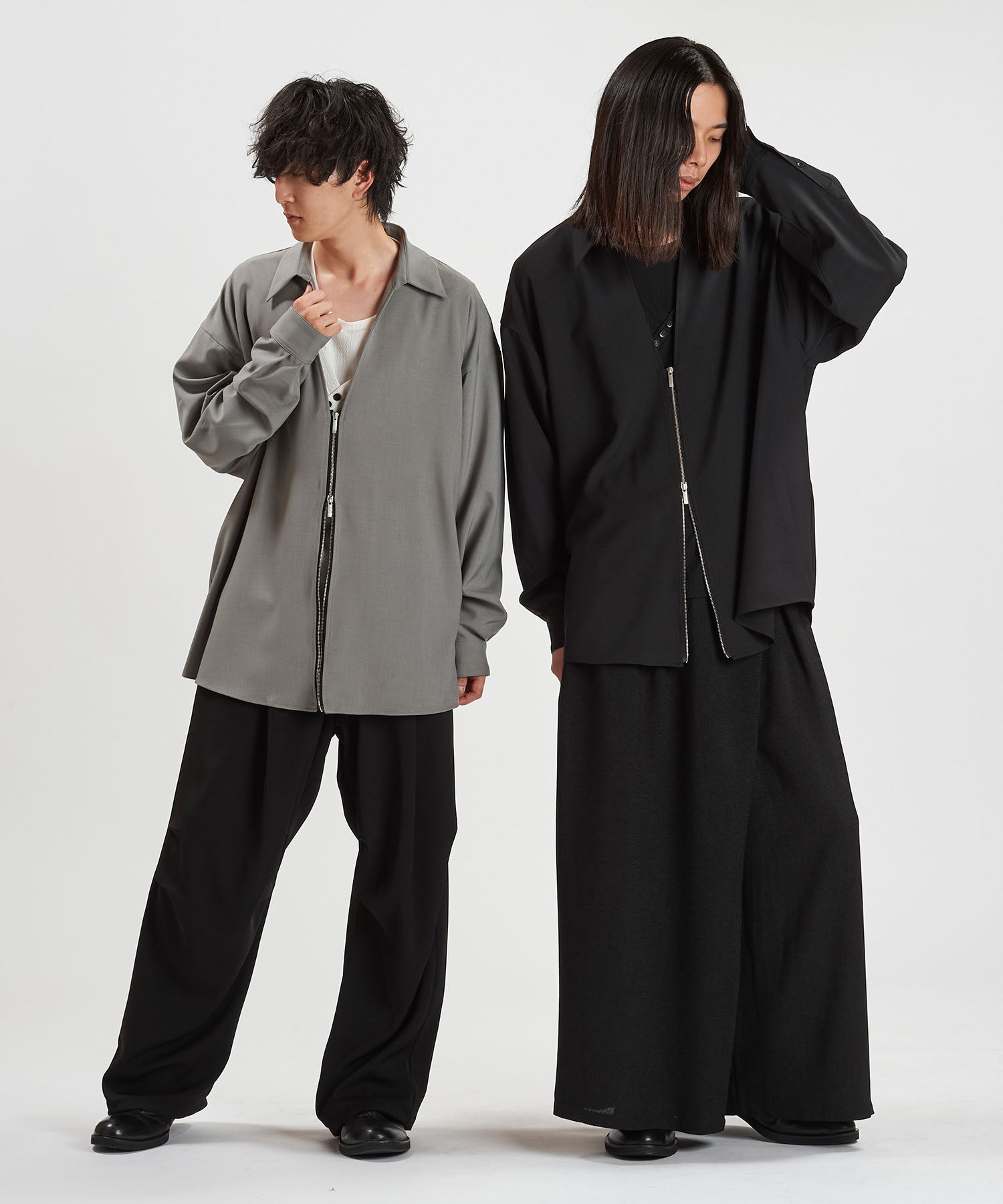 GRAY Model:H169cm / BLACK Model:H180cm