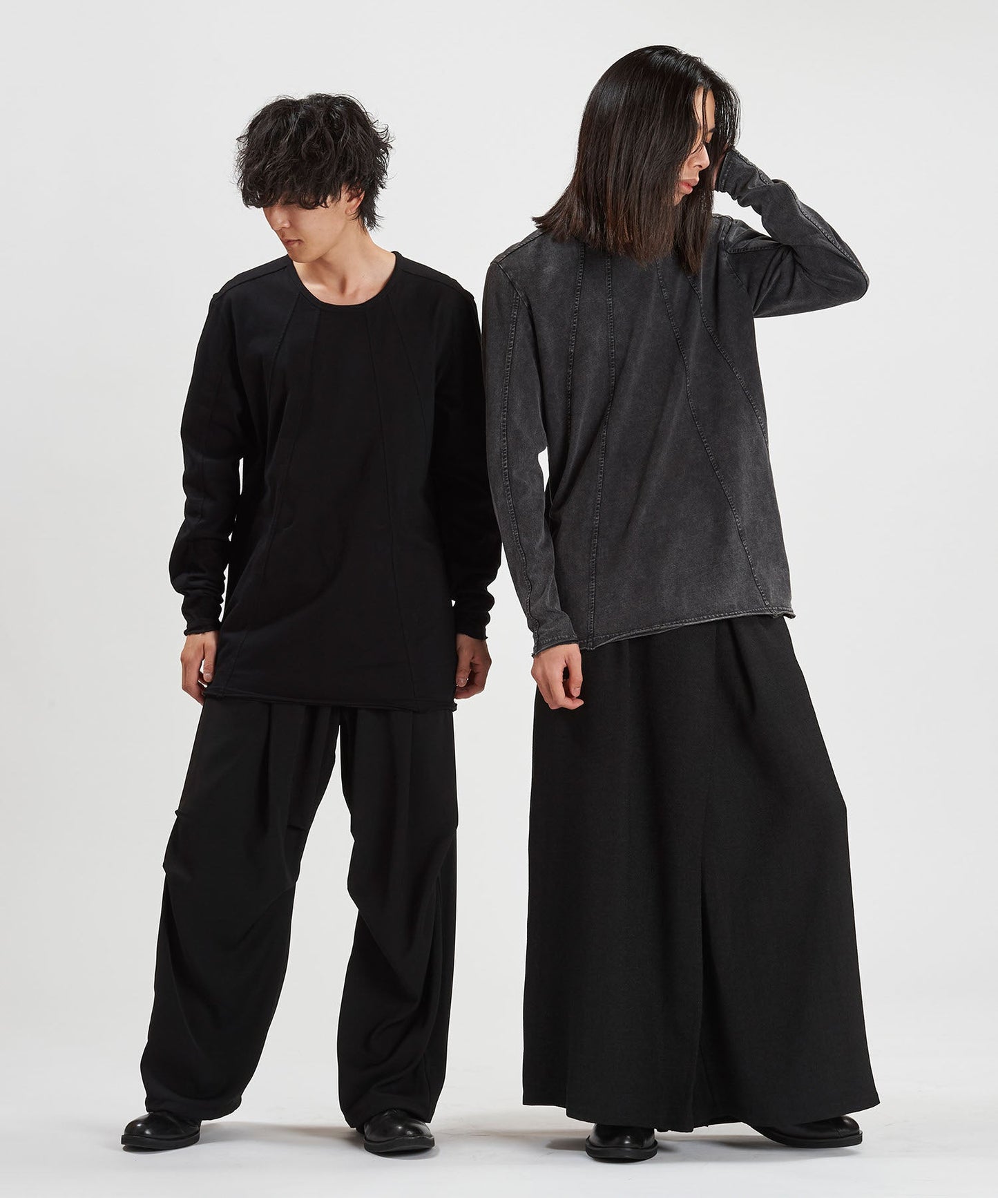 BLACK Model:H169cm / GRAY Model:H180cm