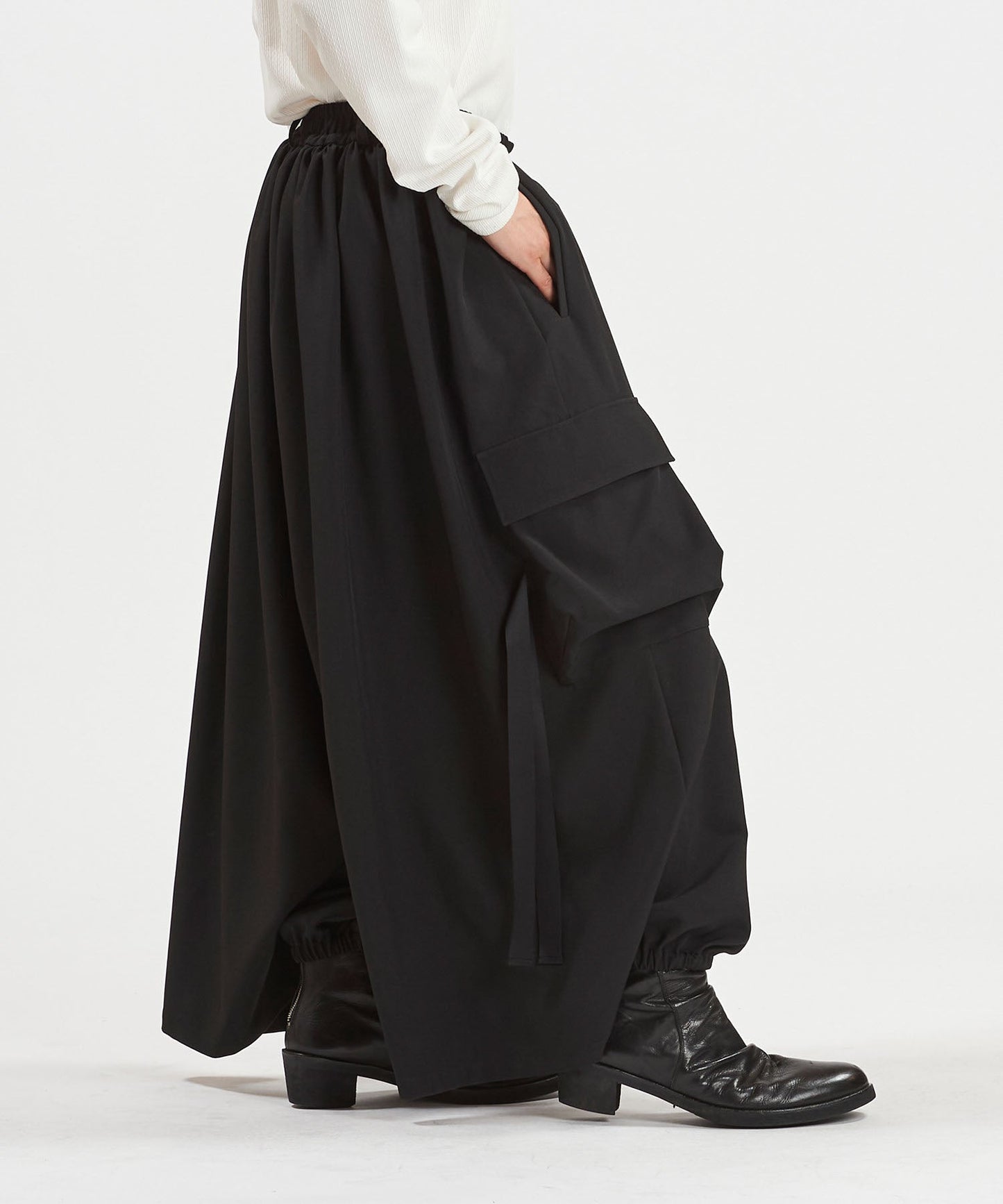 フラッタリングカーゴトラウザーズ