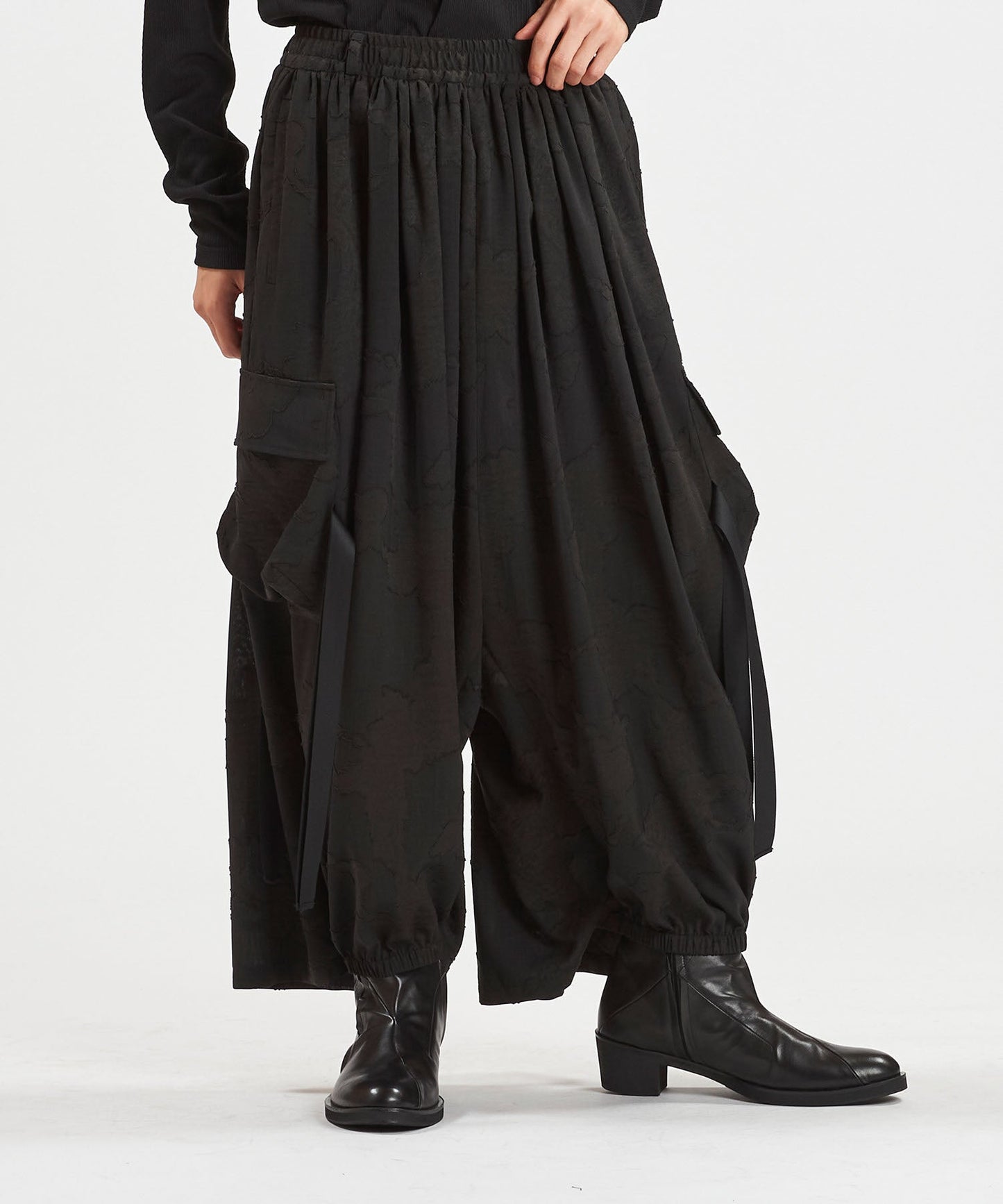 フラッタリングカーゴトラウザーズ