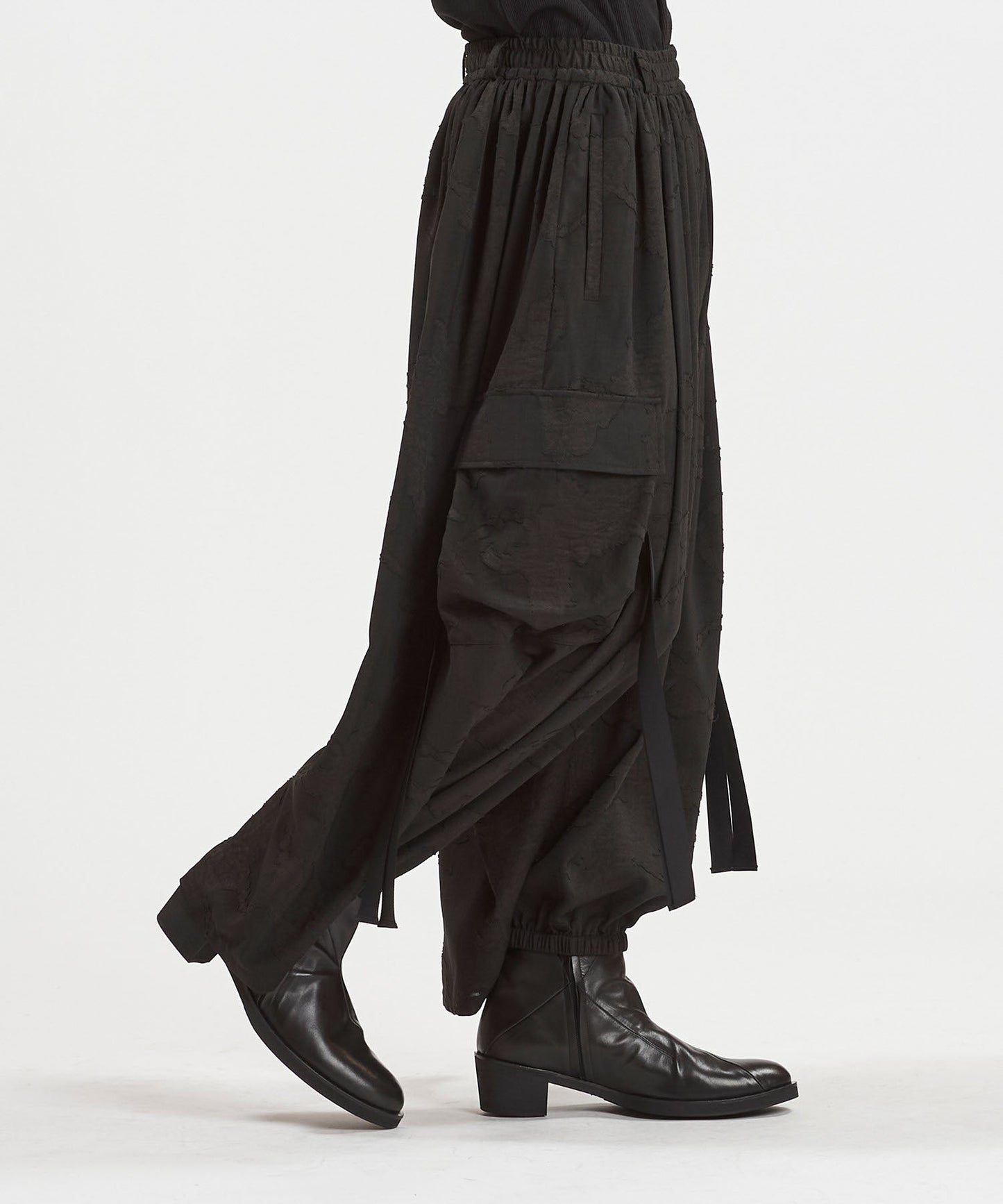 フラッタリングカーゴトラウザーズ