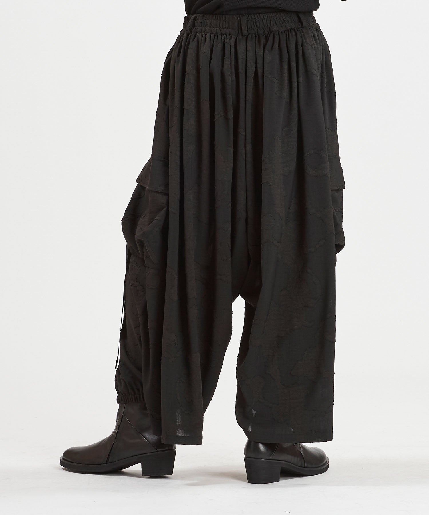 フラッタリングカーゴトラウザーズ