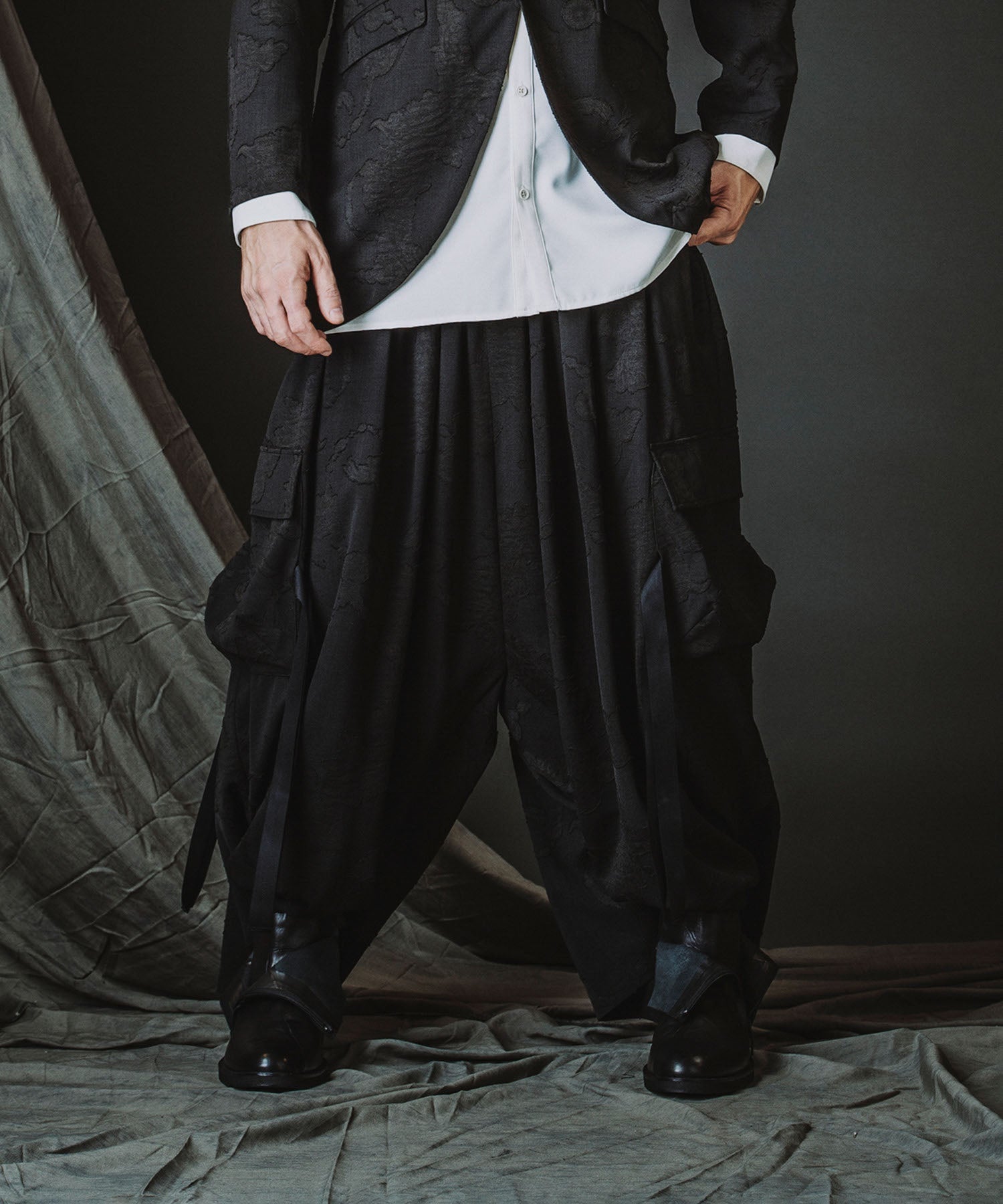 フラッタリングカーゴトラウザーズ