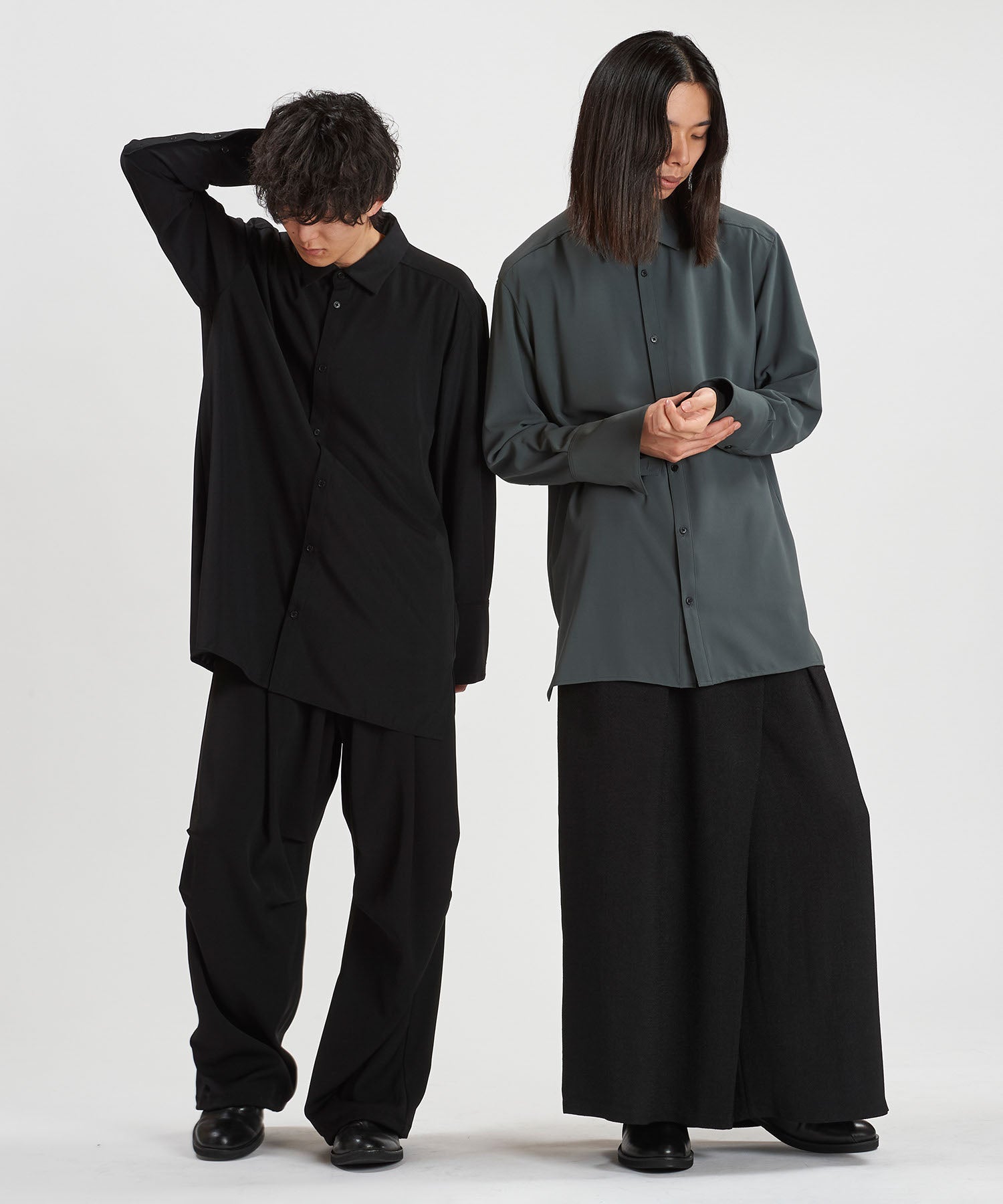 BLACK Model:H169cm / GRAY Model:H180cm