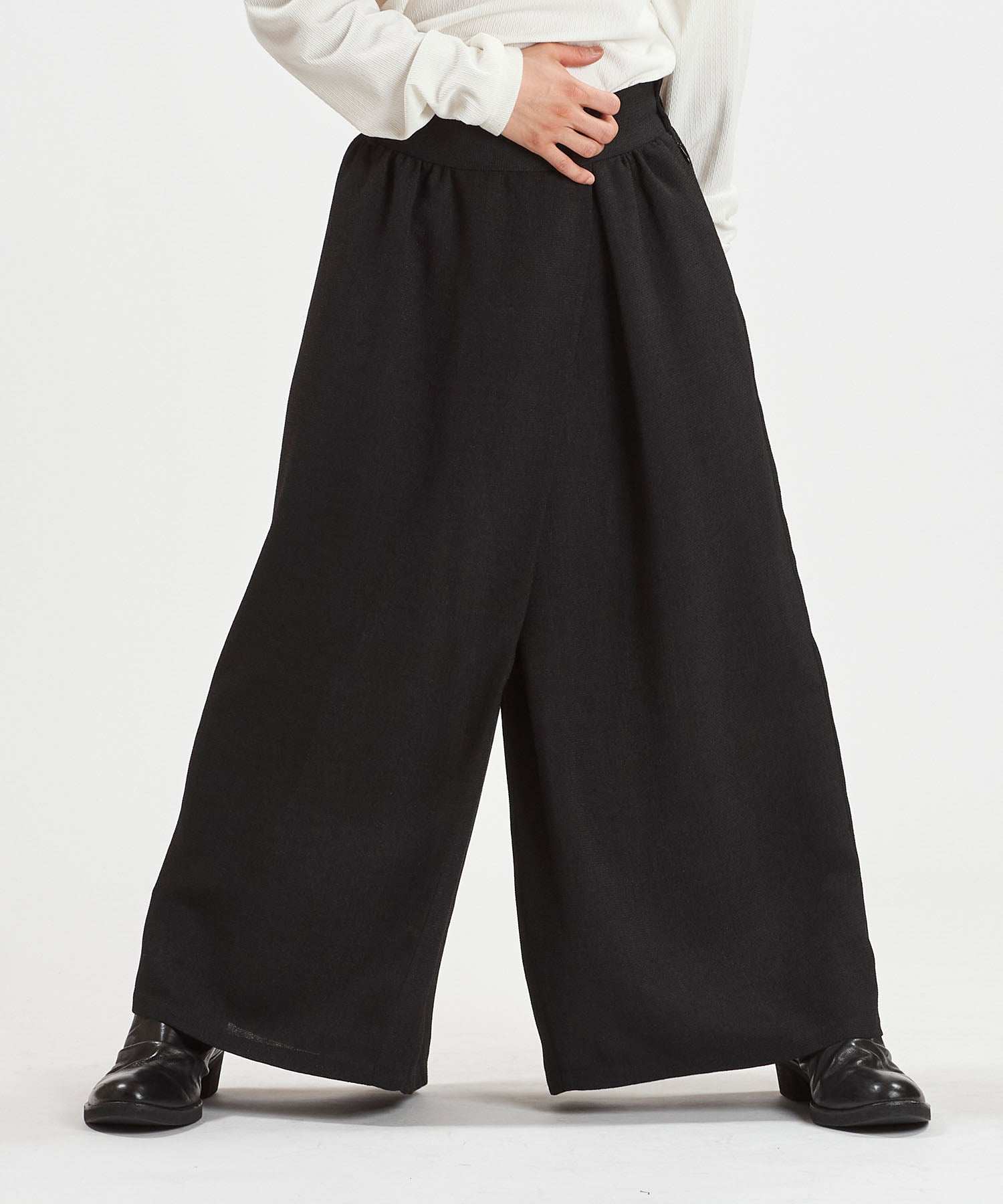 ワイドラップトラウザーズ