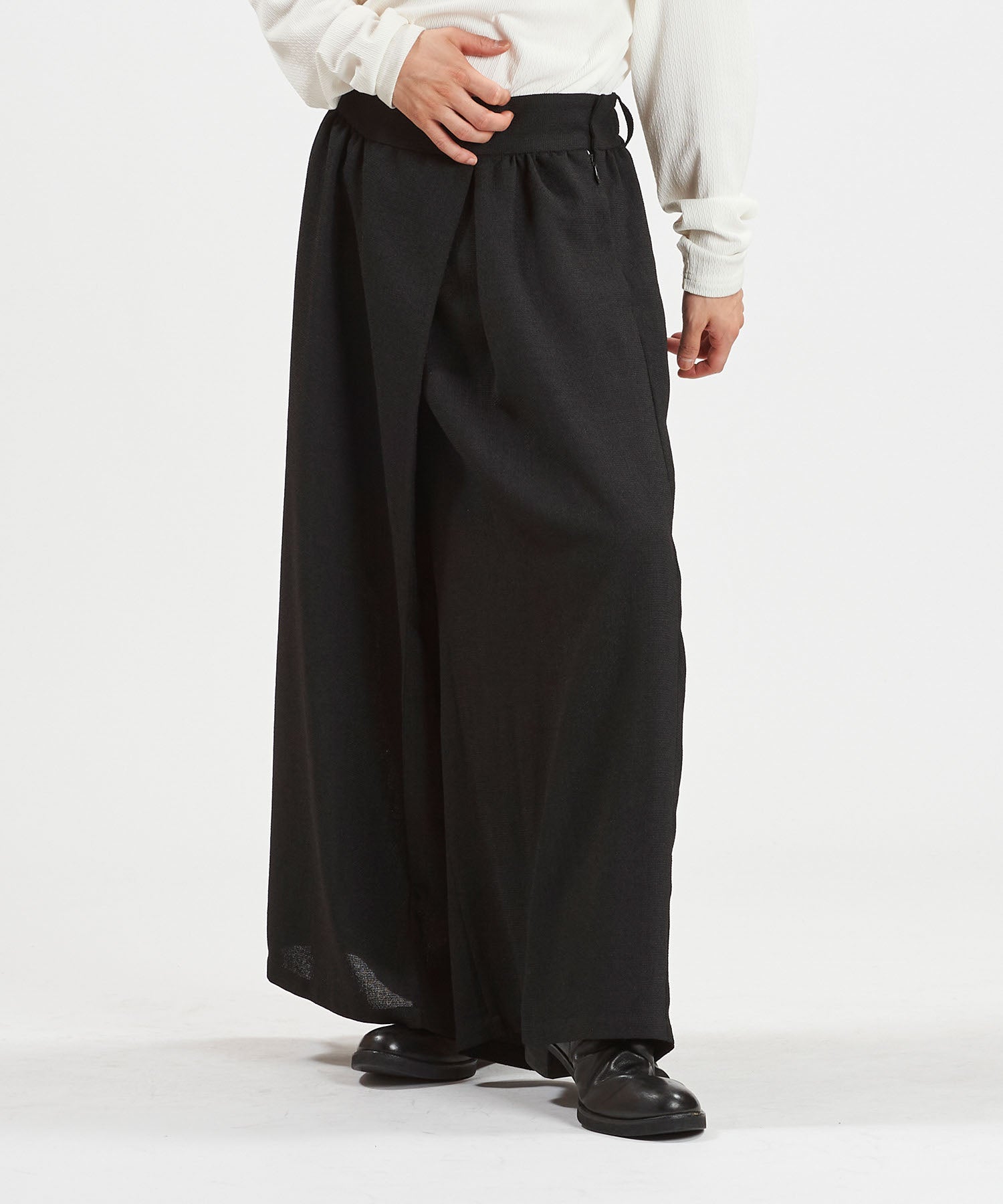 ワイドラップトラウザーズ