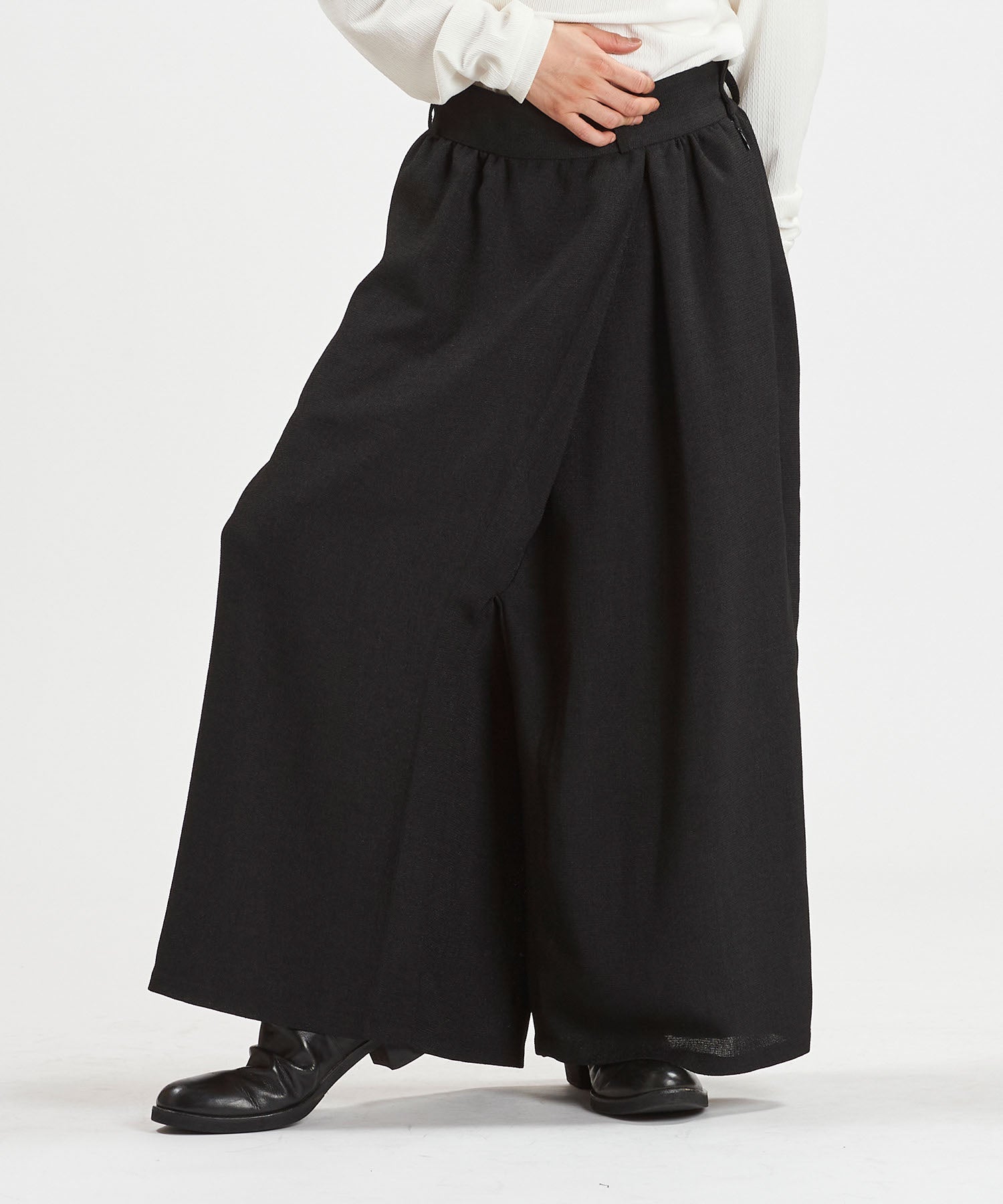 ワイドラップトラウザーズ