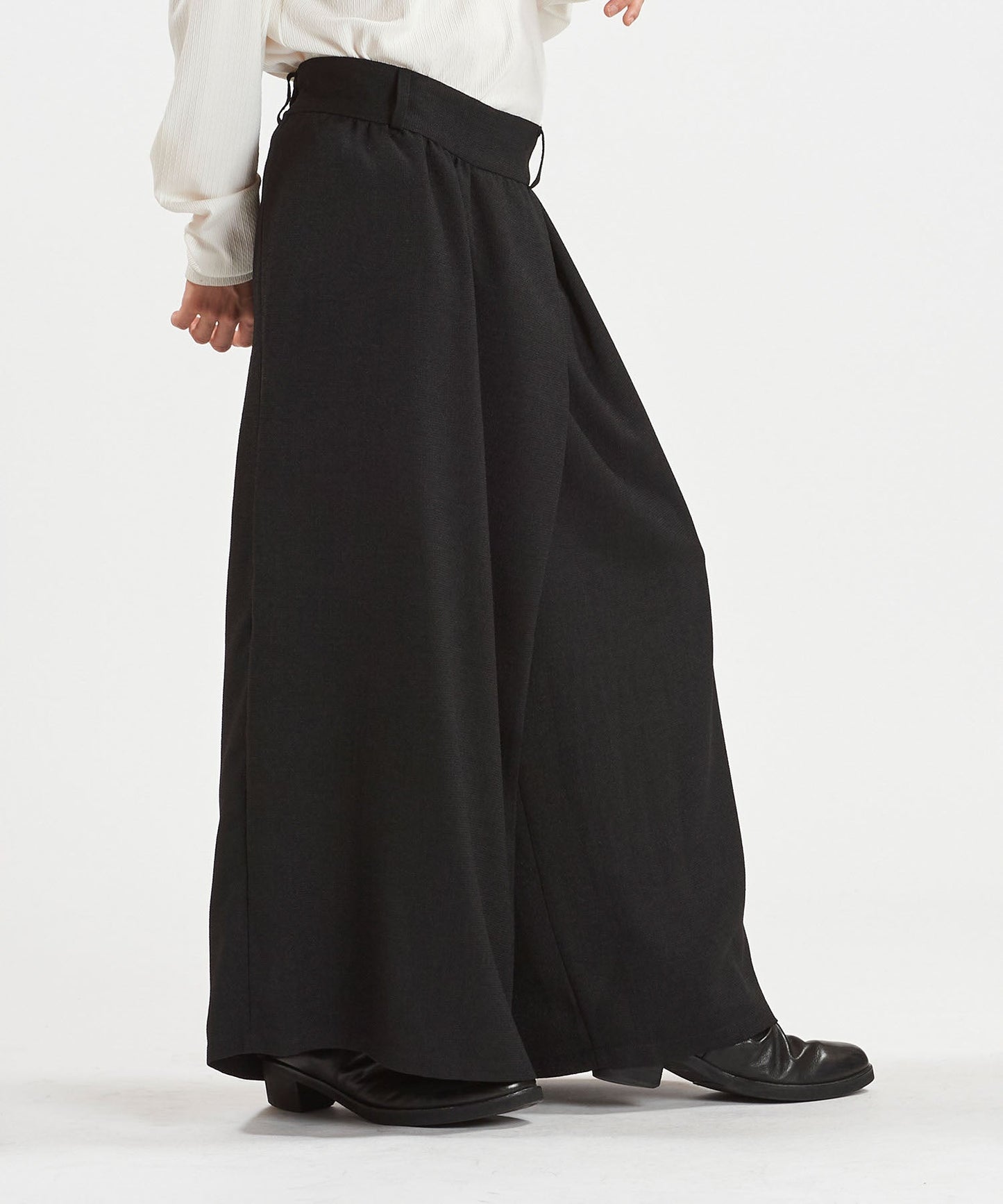 ワイドラップトラウザーズ