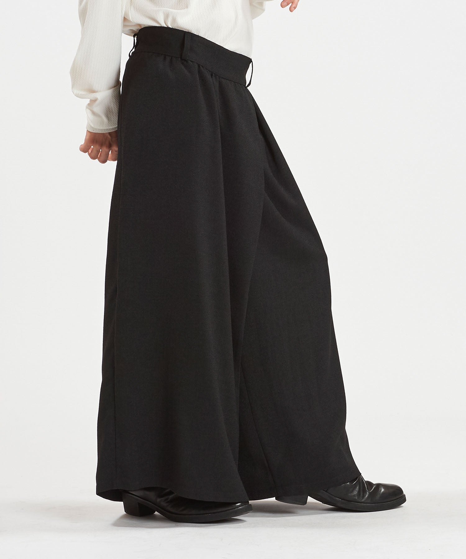 ワイドラップトラウザーズ