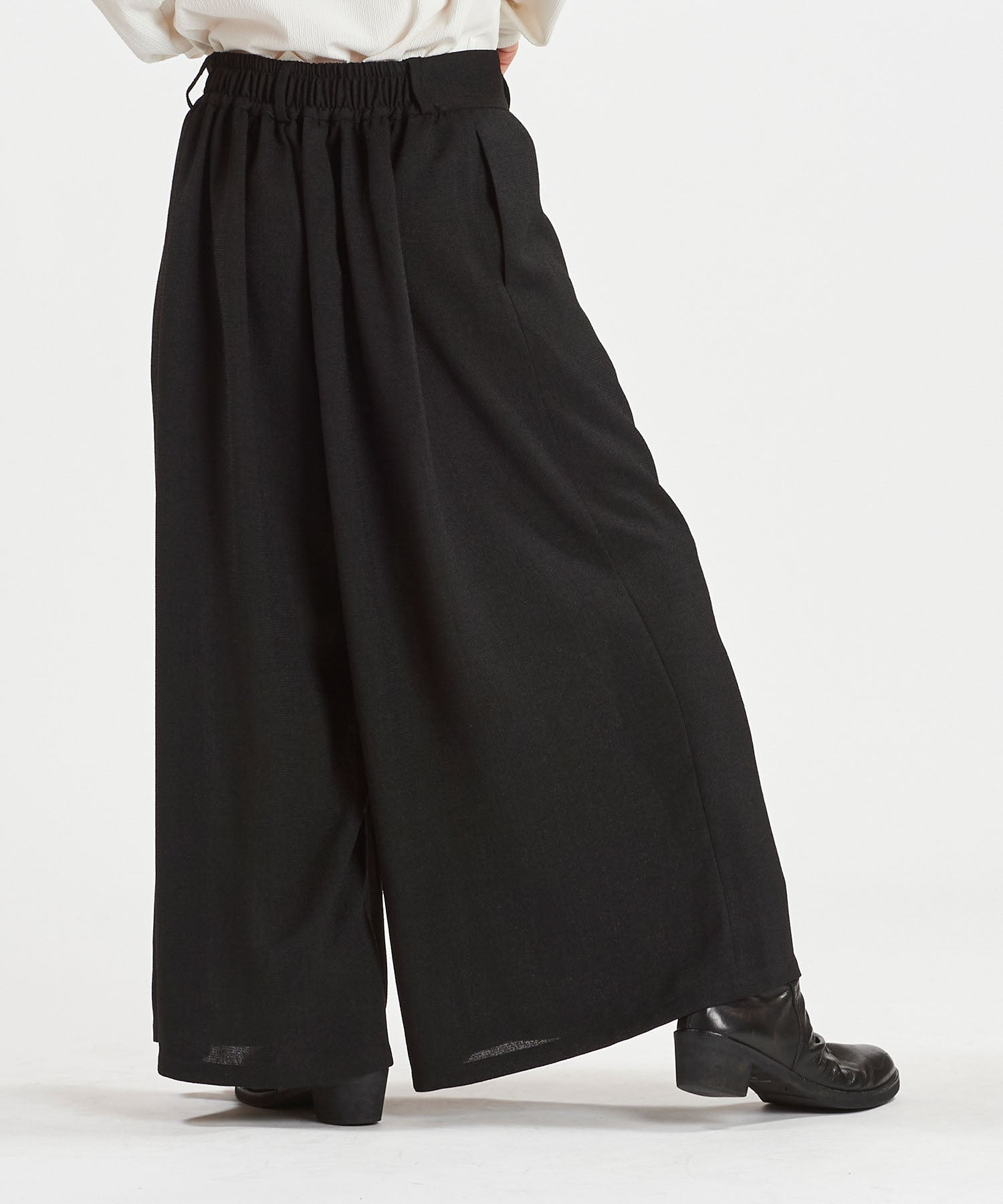 ワイドラップトラウザーズ