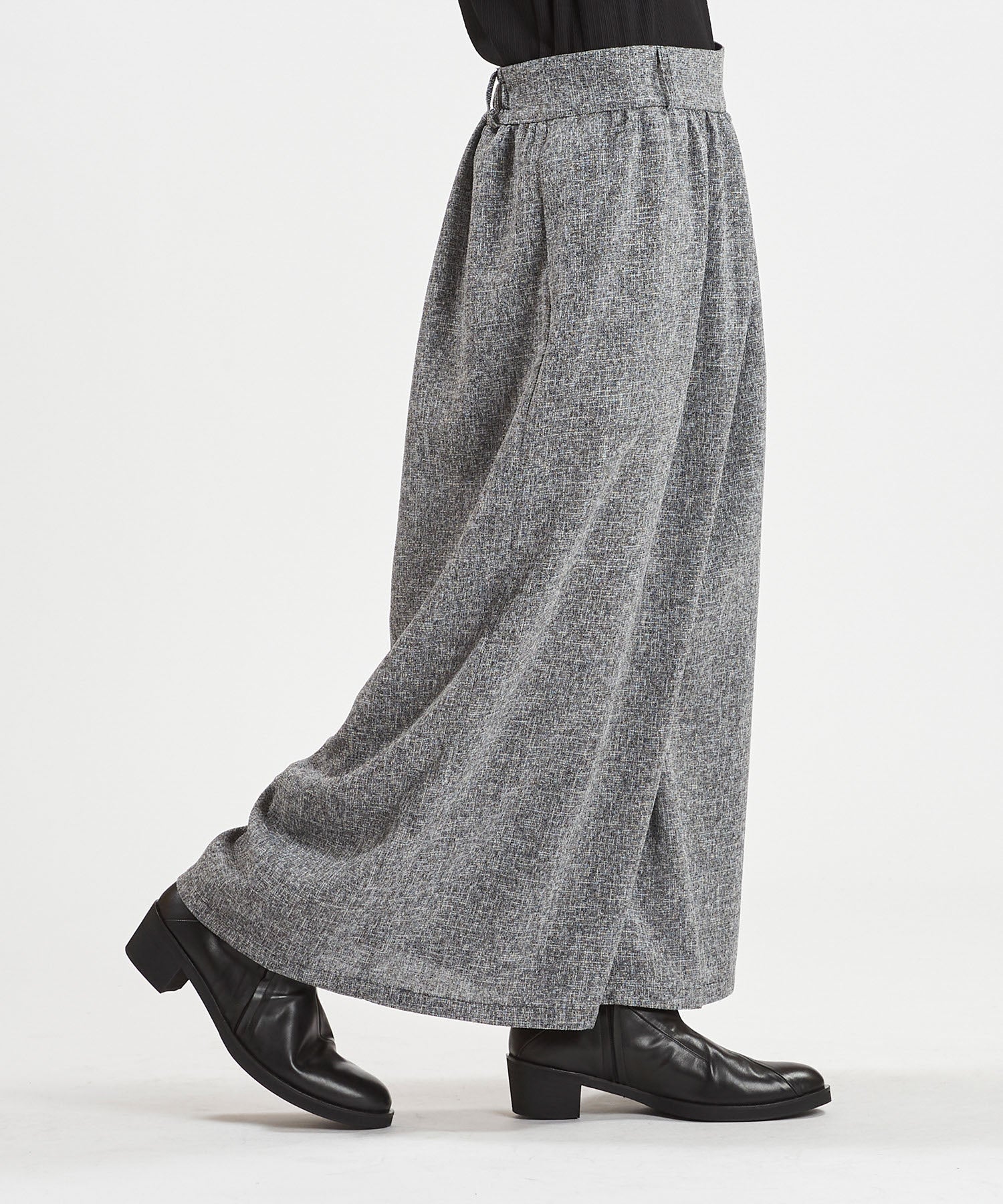 ワイドラップトラウザーズ