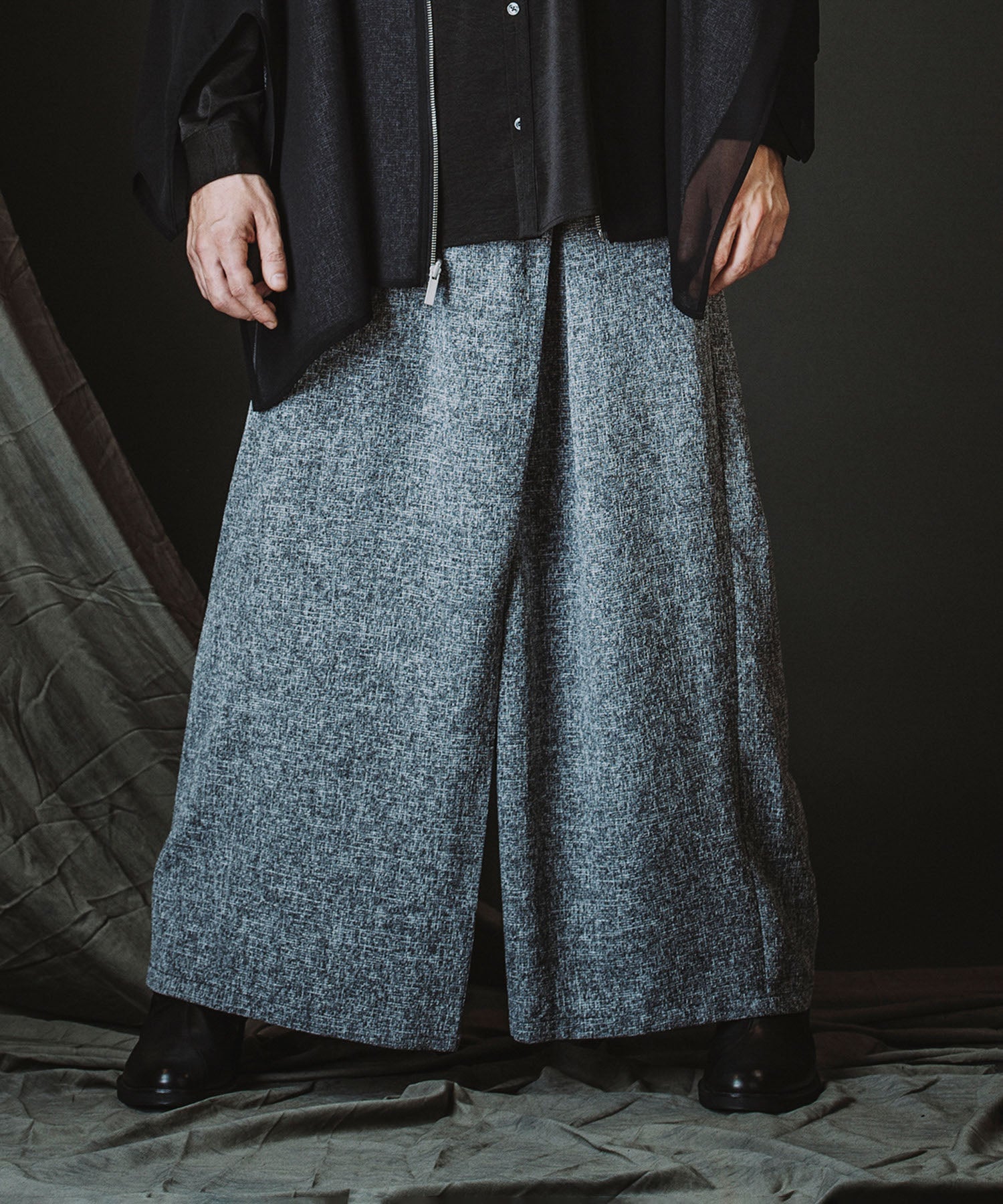 ワイドラップトラウザーズ