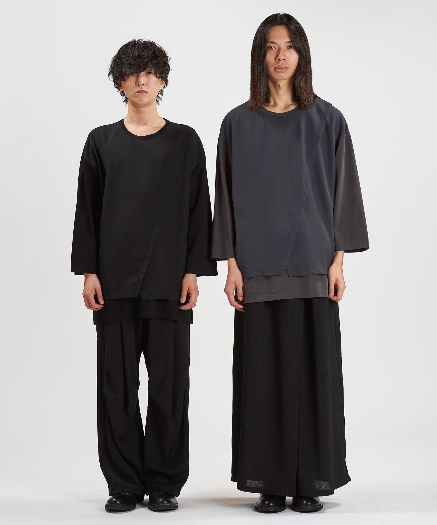 BLACK Model:H169cm / GRAY Model:H180cm