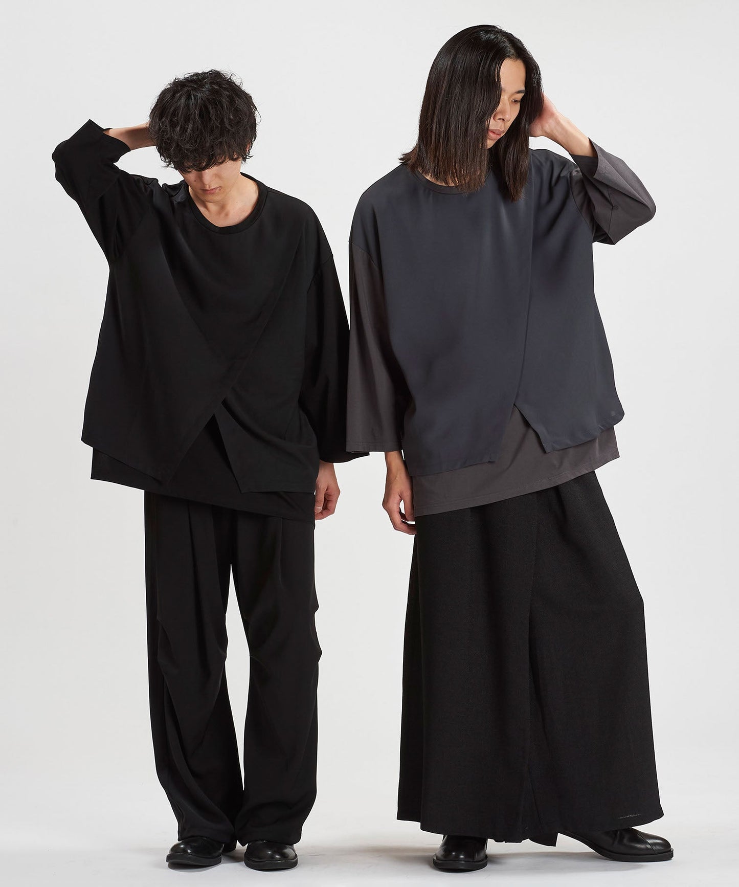 BLACK Model:H169cm / GRAY Model:H180cm