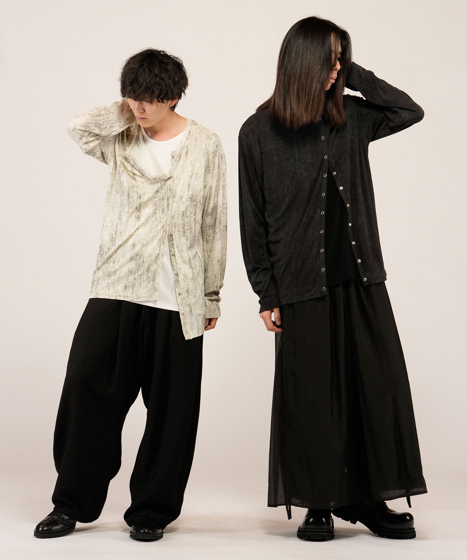 IVORY Model:H169cm / BLACK Model:H180cm