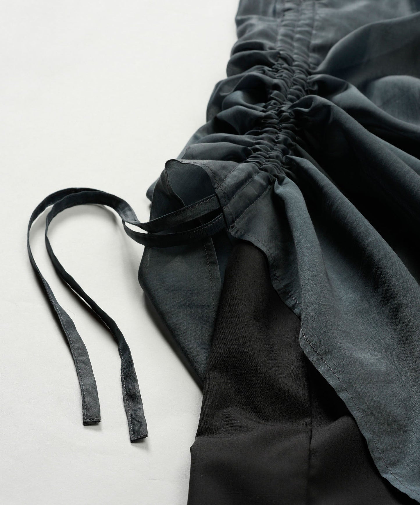 ドローストリングスレイヤードバギートラウザーズ