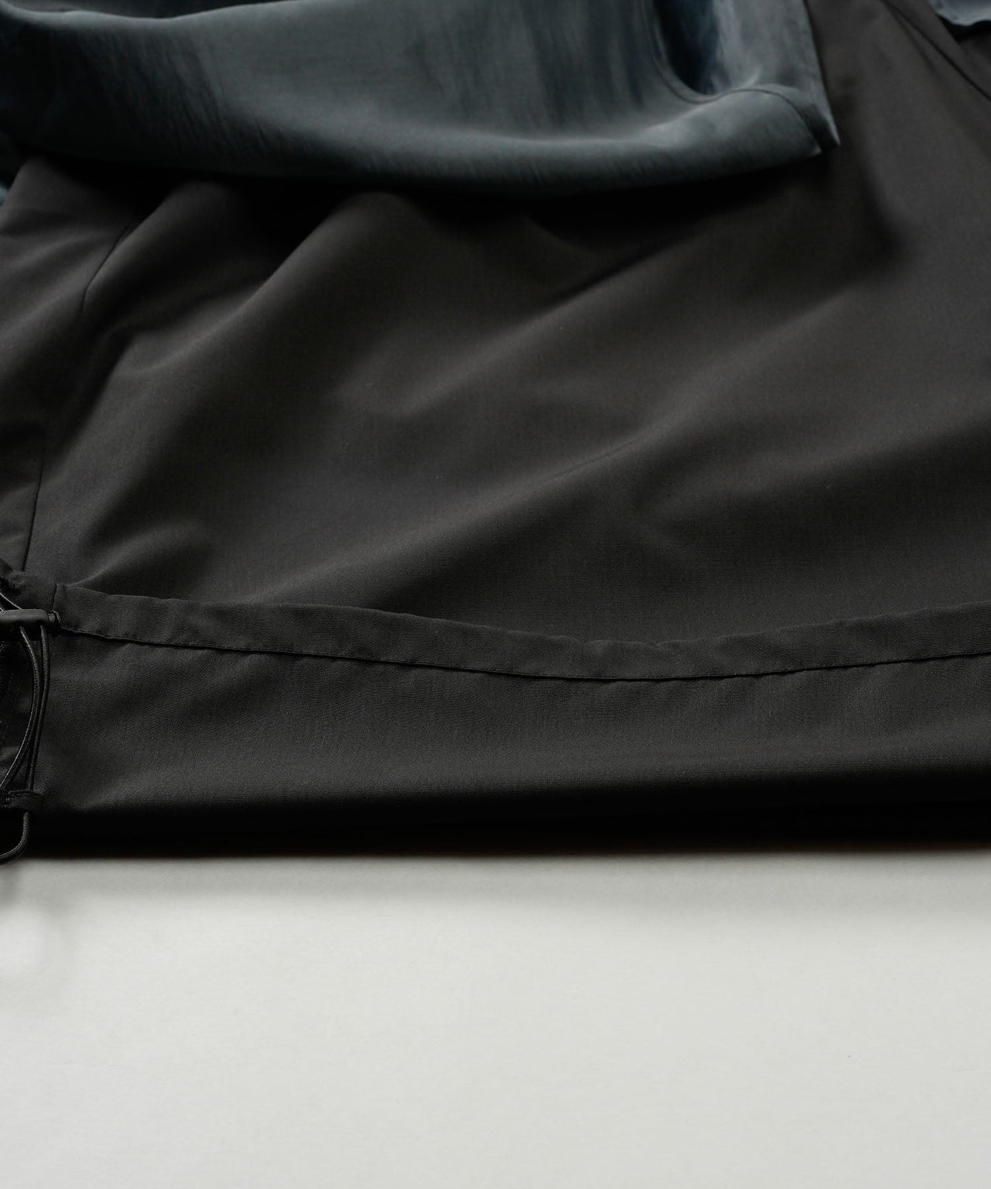 ドローストリングスレイヤードバギートラウザーズ