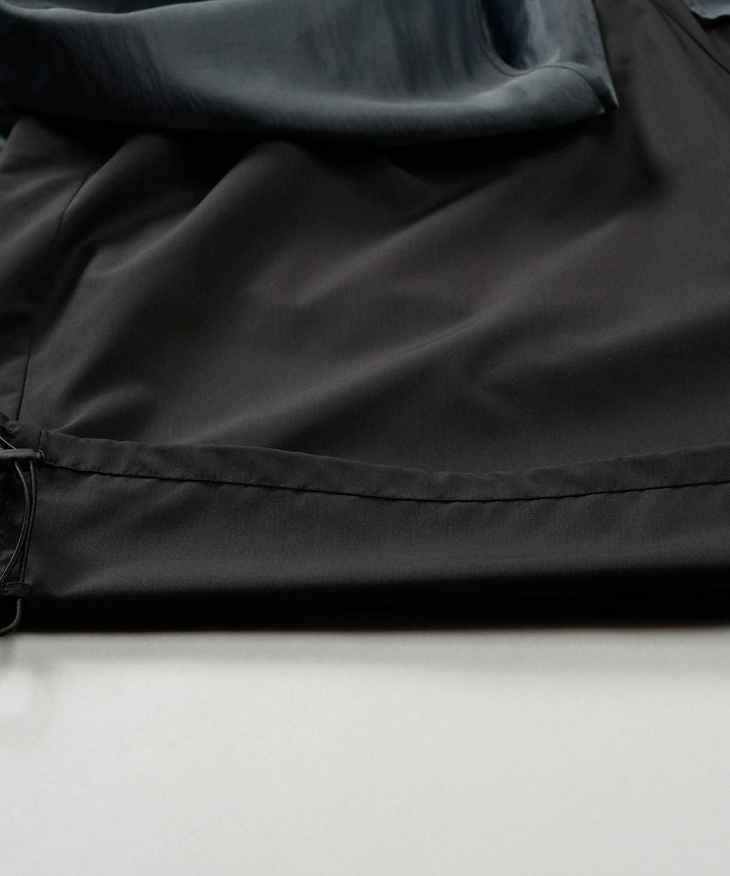 ドローストリングスレイヤードバギートラウザーズ