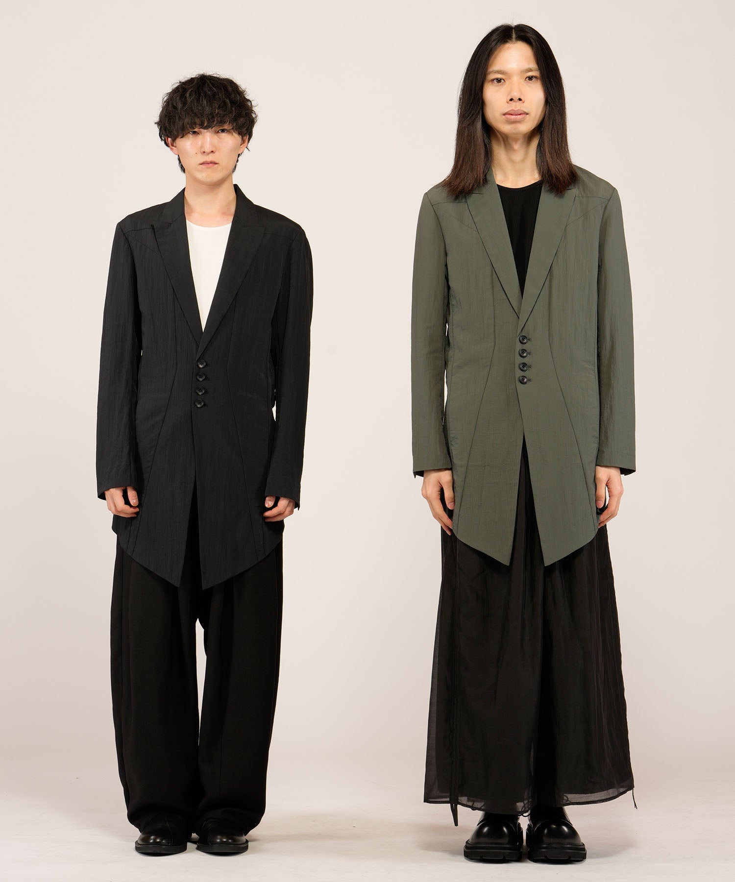 BLACK Model:H169cm / GRAY Model:H180cm