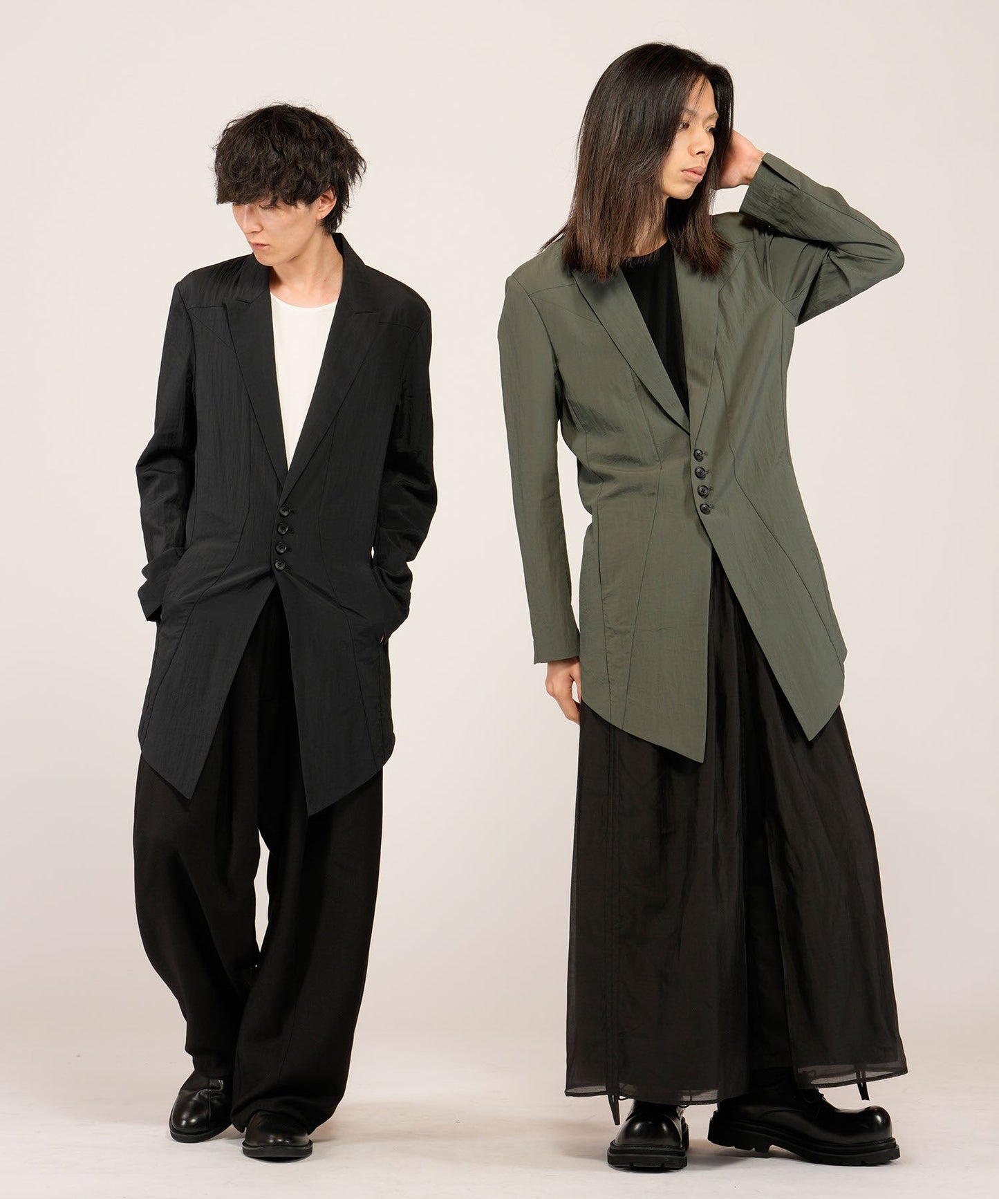 BLACK Model:H169cm / GRAY Model:H180cm