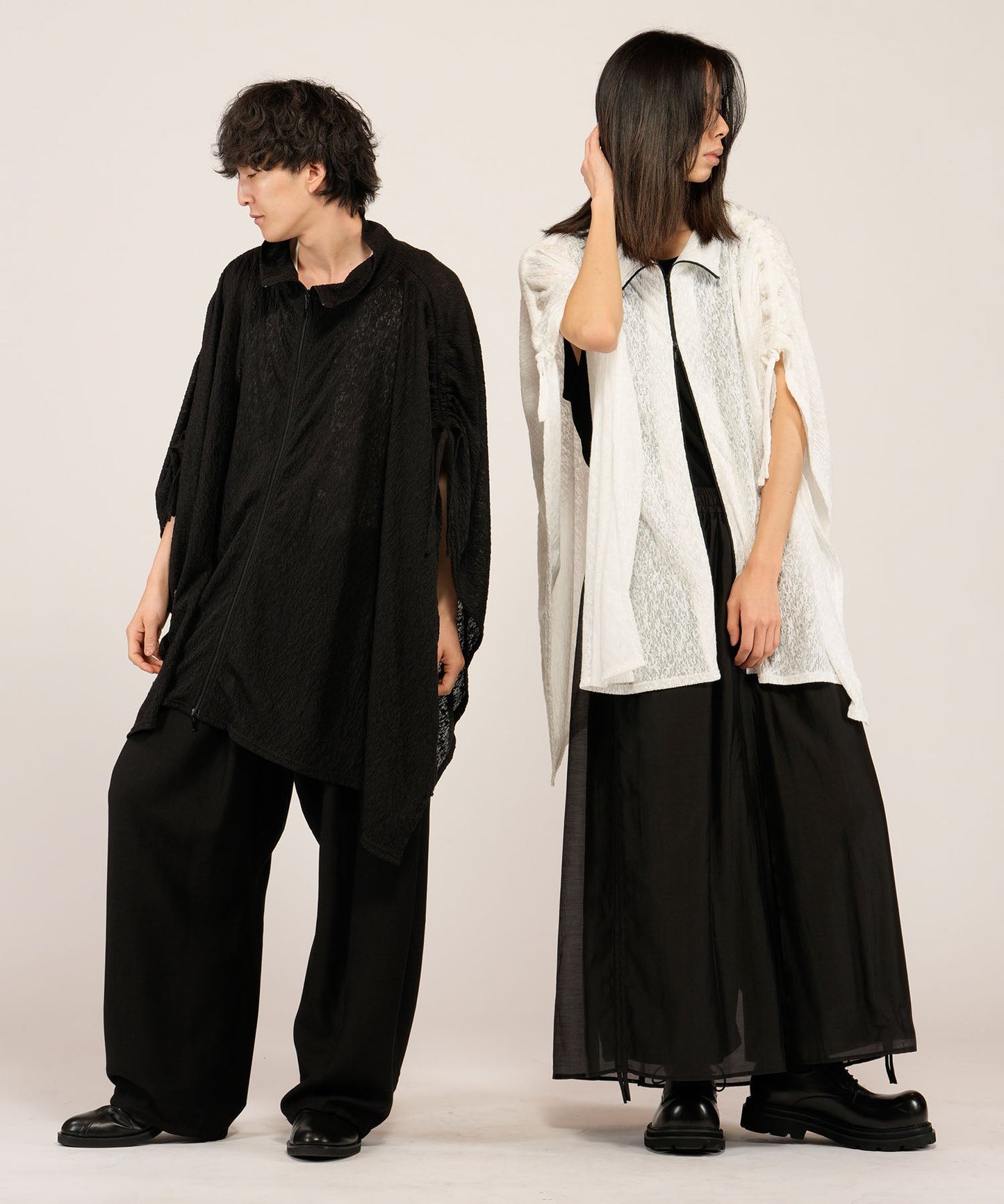 BLACK Model:H169cm / WHITE Model:H180cm