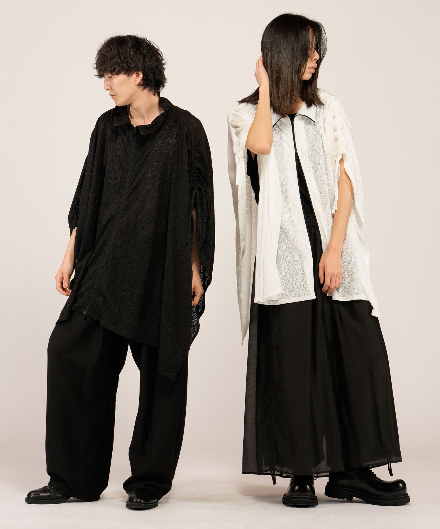 BLACK Model:H169cm / WHITE Model:H180cm