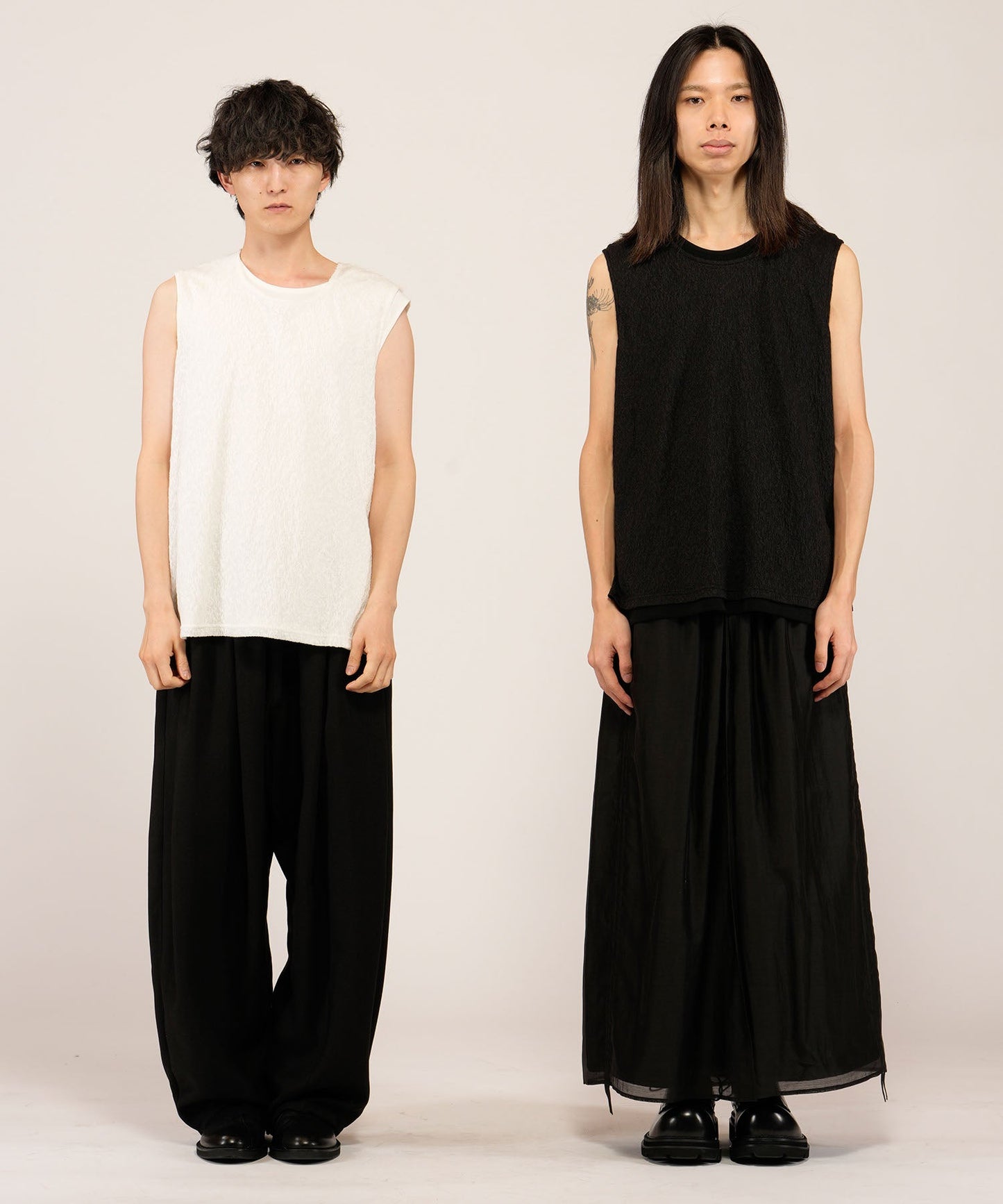 IVORY Model:H169cm / BLACK Model:H180cm