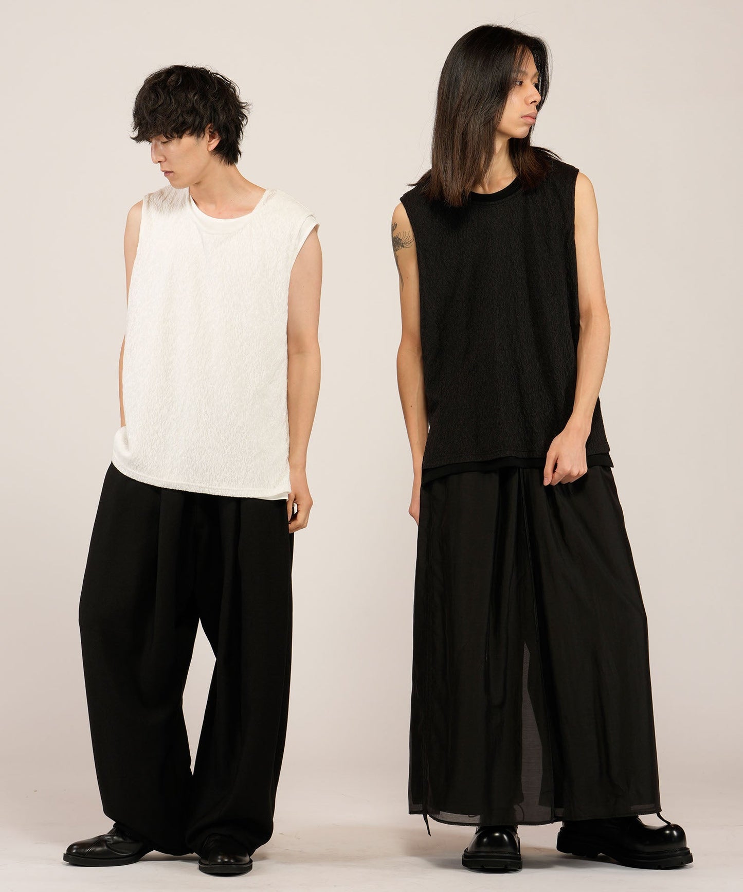 IVORY Model:H169cm / BLACK Model:H180cm