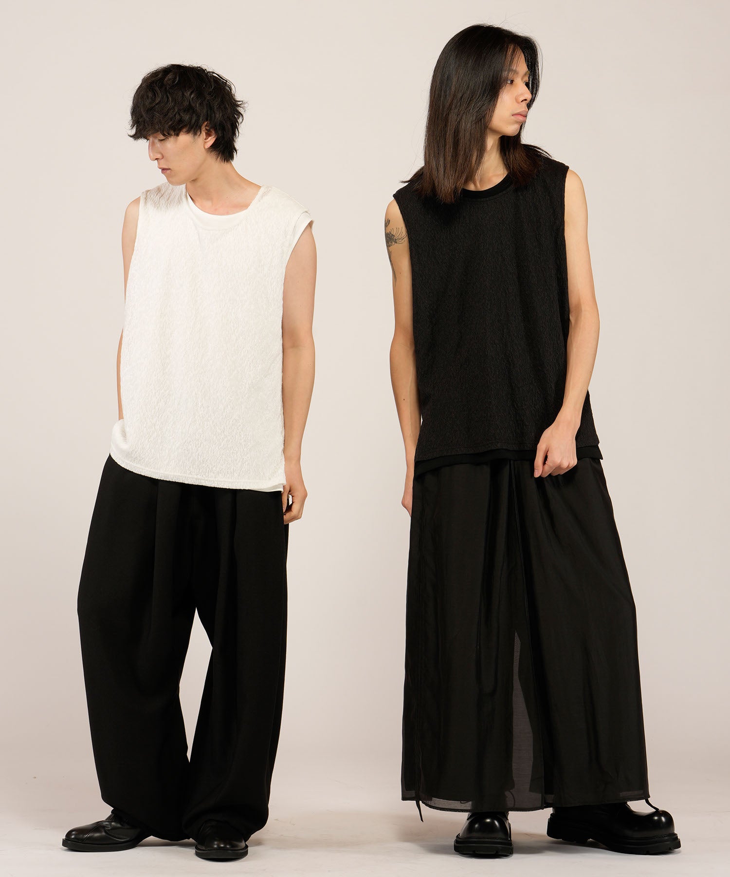 IVORY Model:H169cm / BLACK Model:H180cm