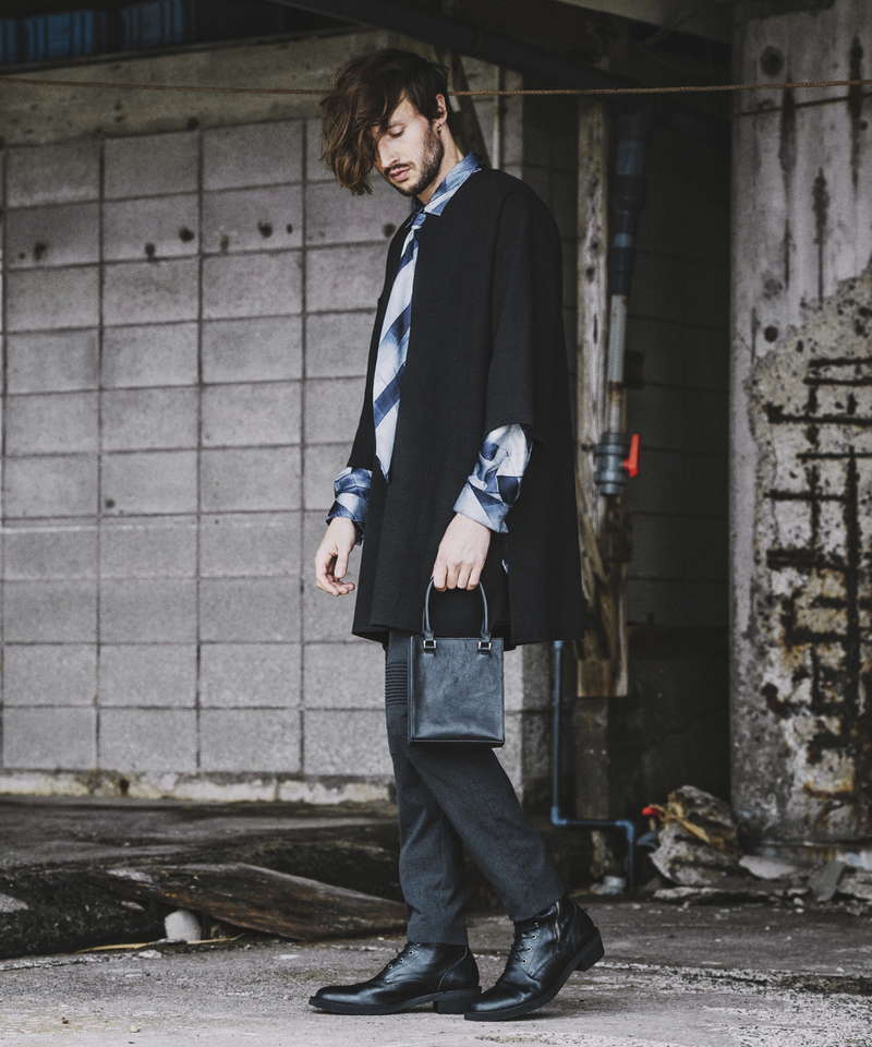 8-hole lace-up boots