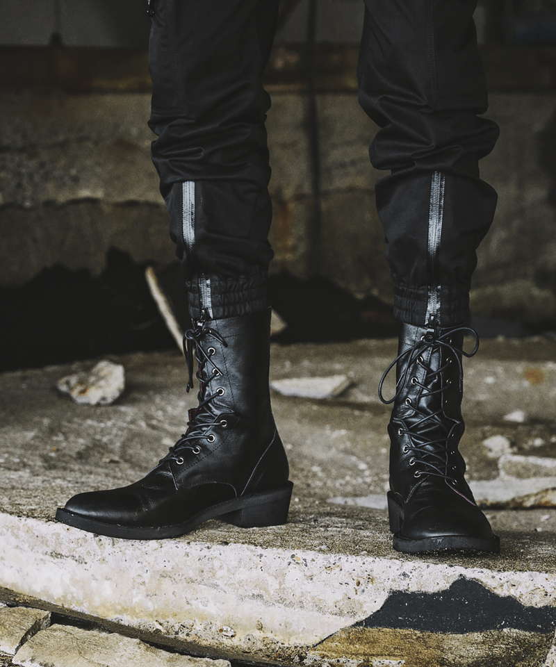 8-hole lace-up boots