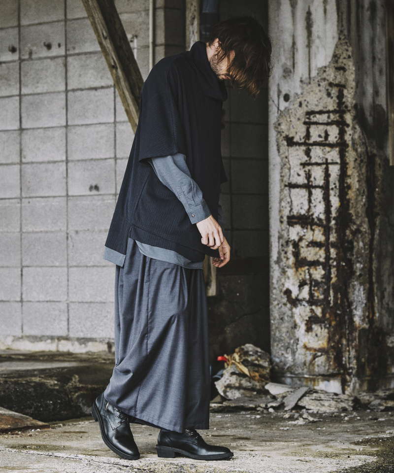 8-hole lace-up boots