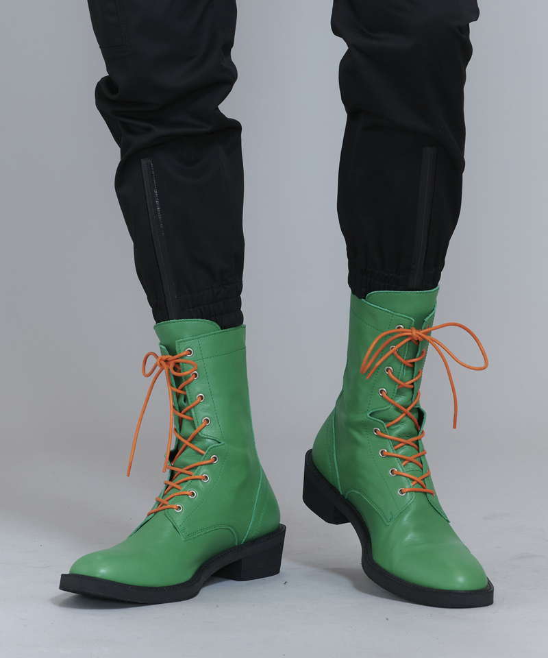8-hole lace-up boots