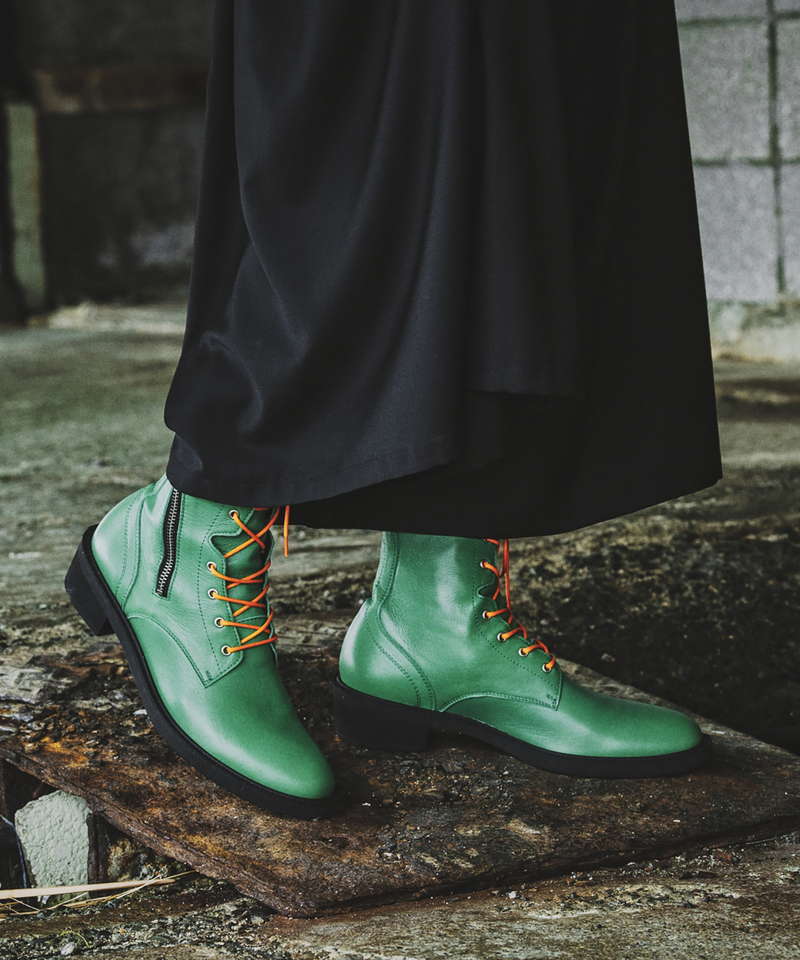 8-hole lace-up boots