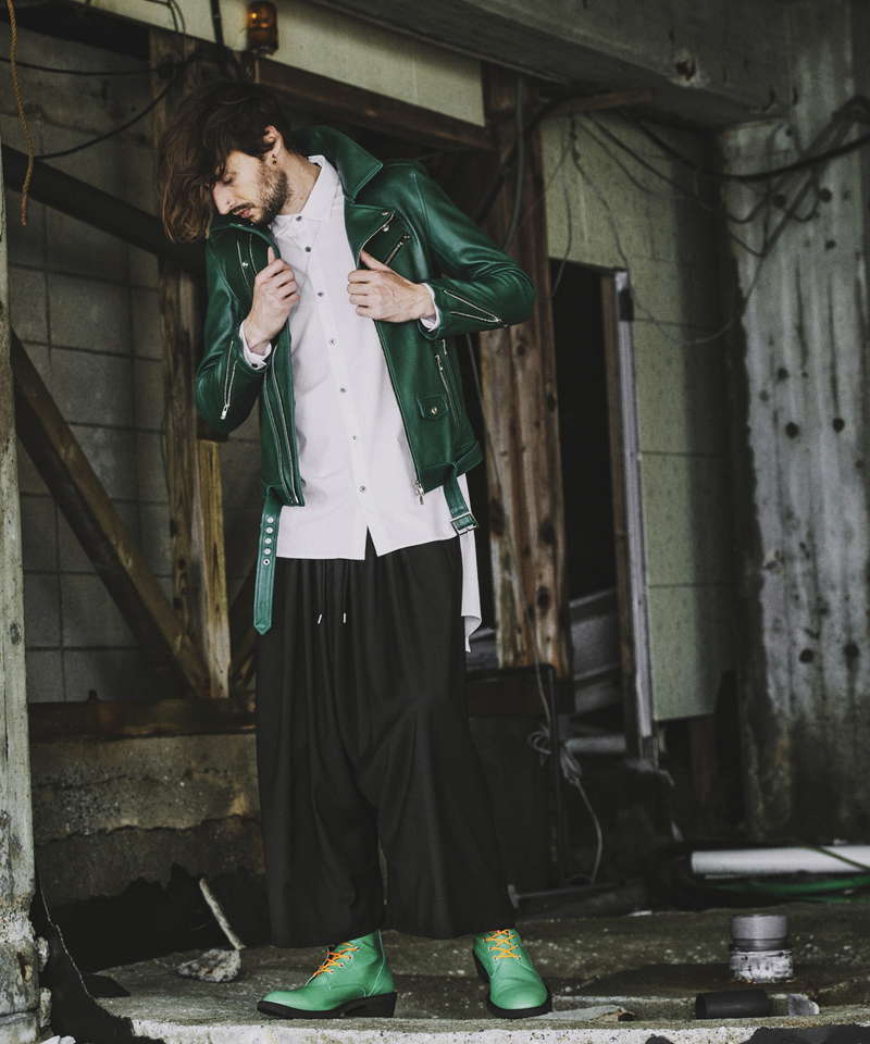 8-hole lace-up boots