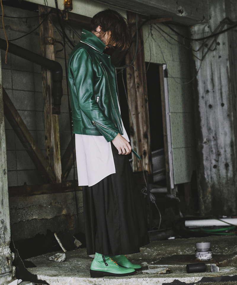 8-hole lace-up boots