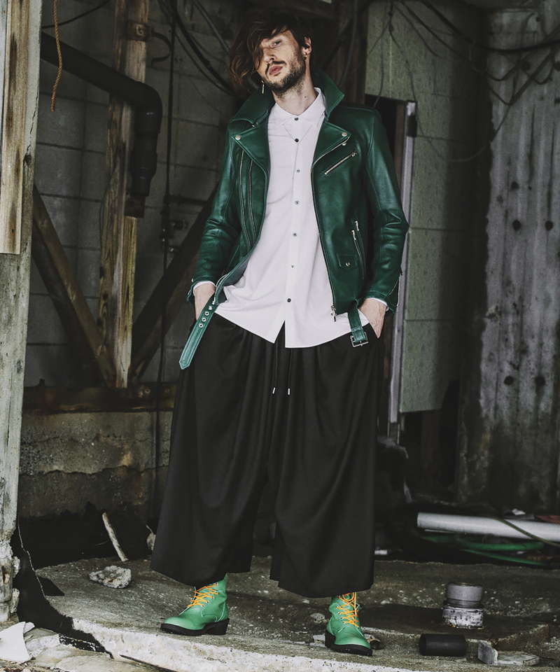 8-hole lace-up boots