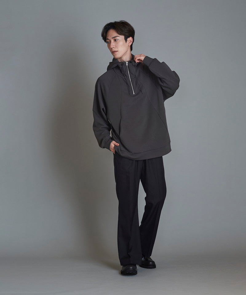 Volume neck half zip parka