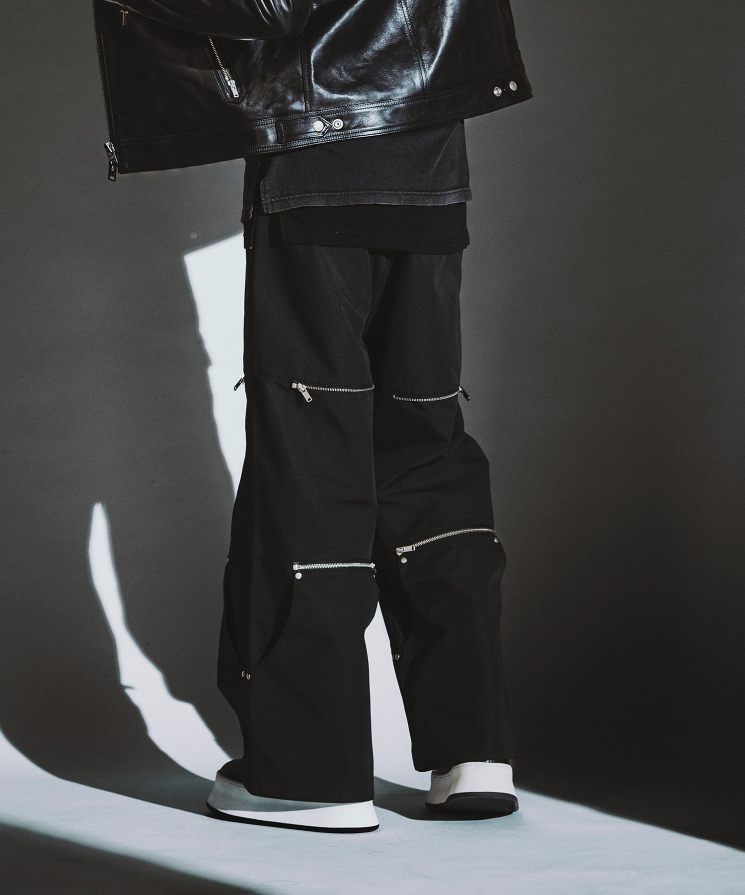 BLACK Model:H182cm