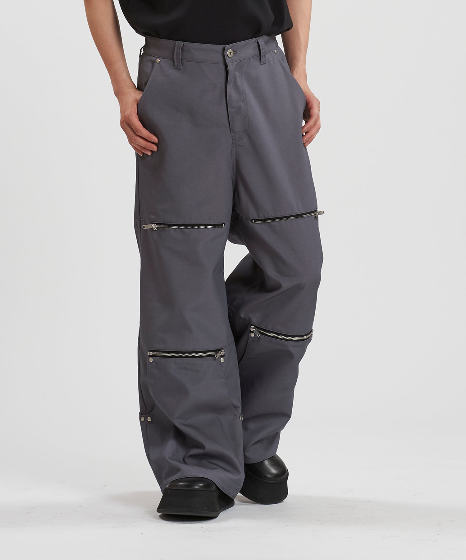 GRAY Model:H169cm