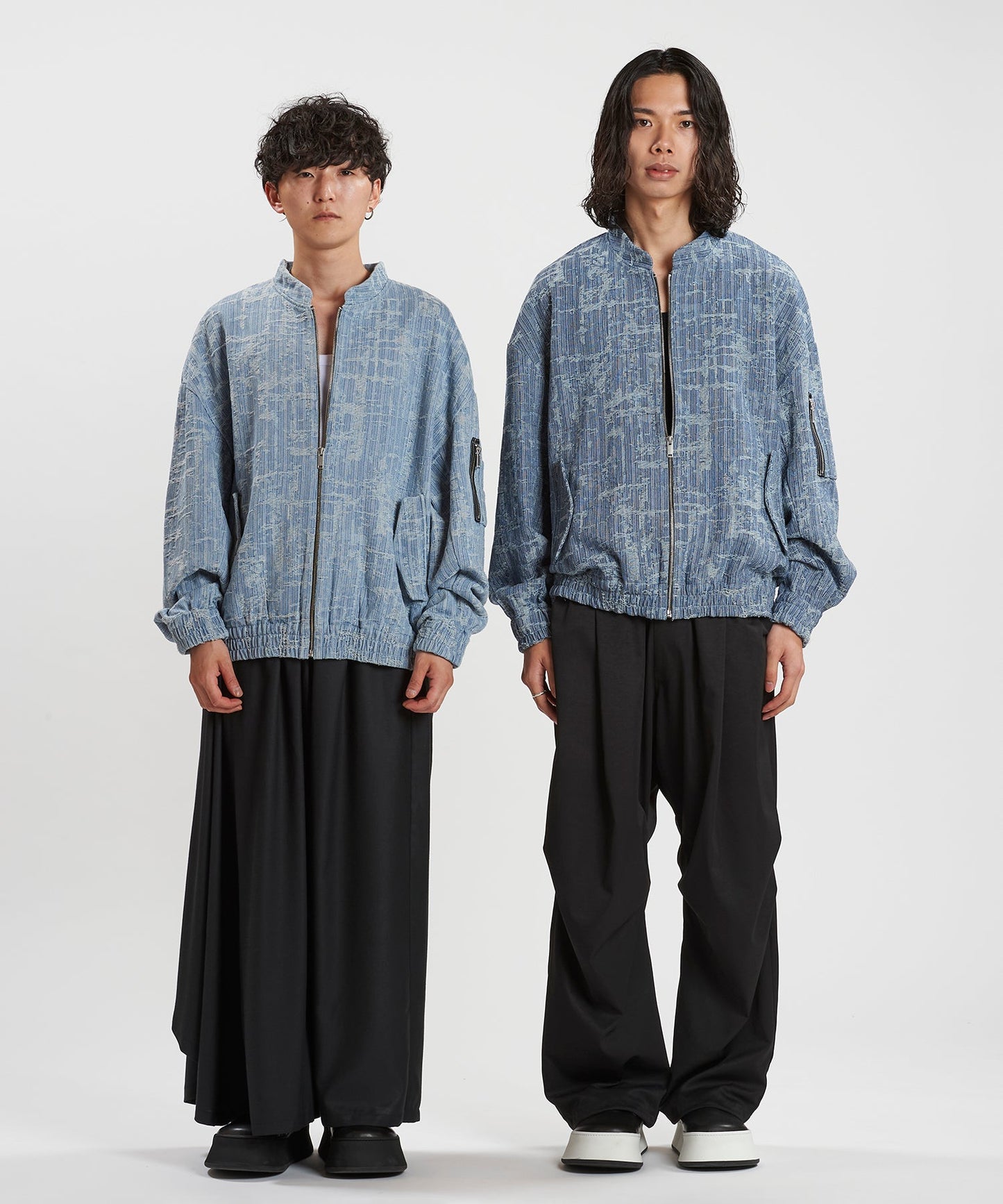 L.BLUE Model:H169cm / BLUE Model:H180cm