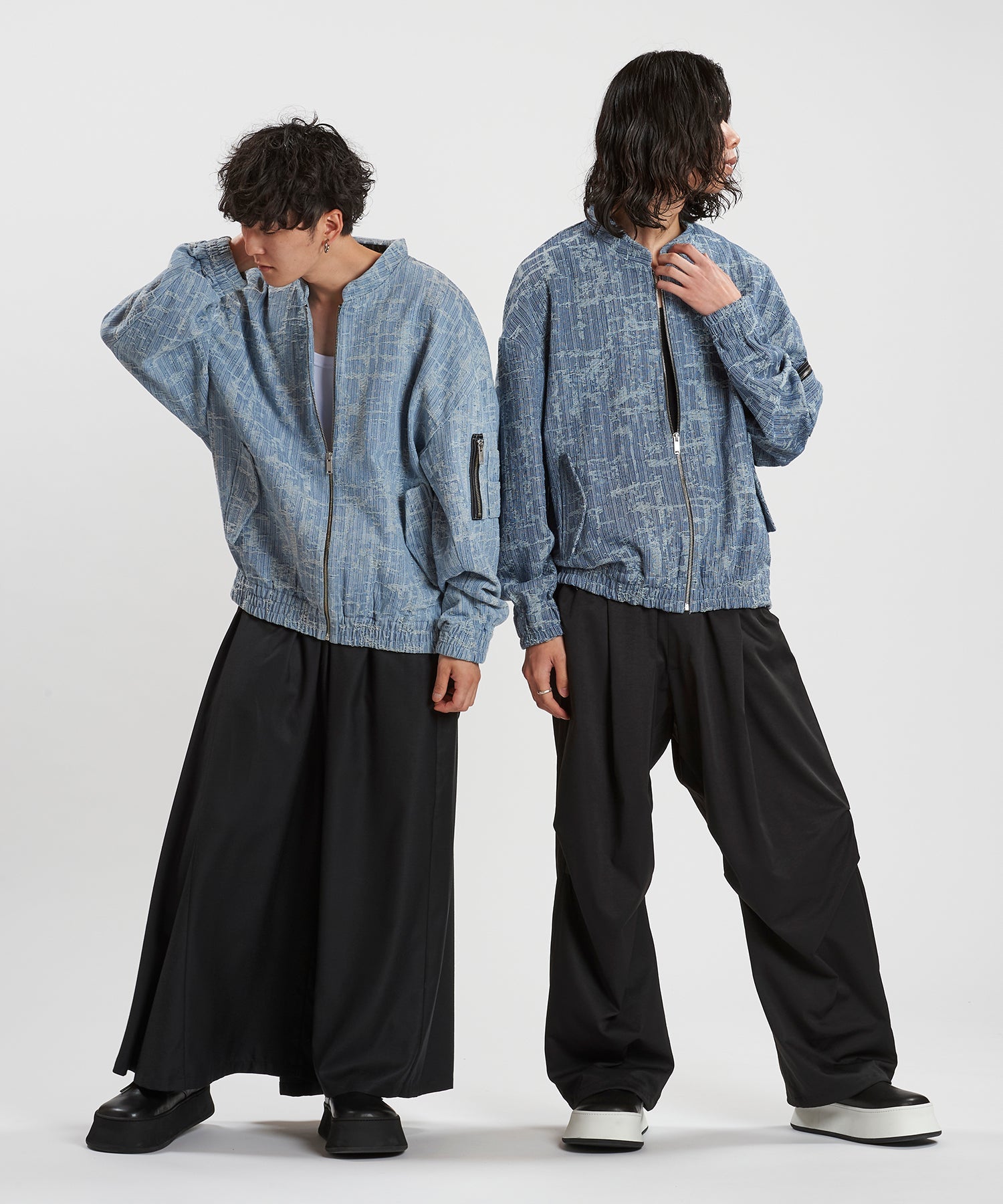 L.BLUE Model:H169cm / BLUE Model:H180cm