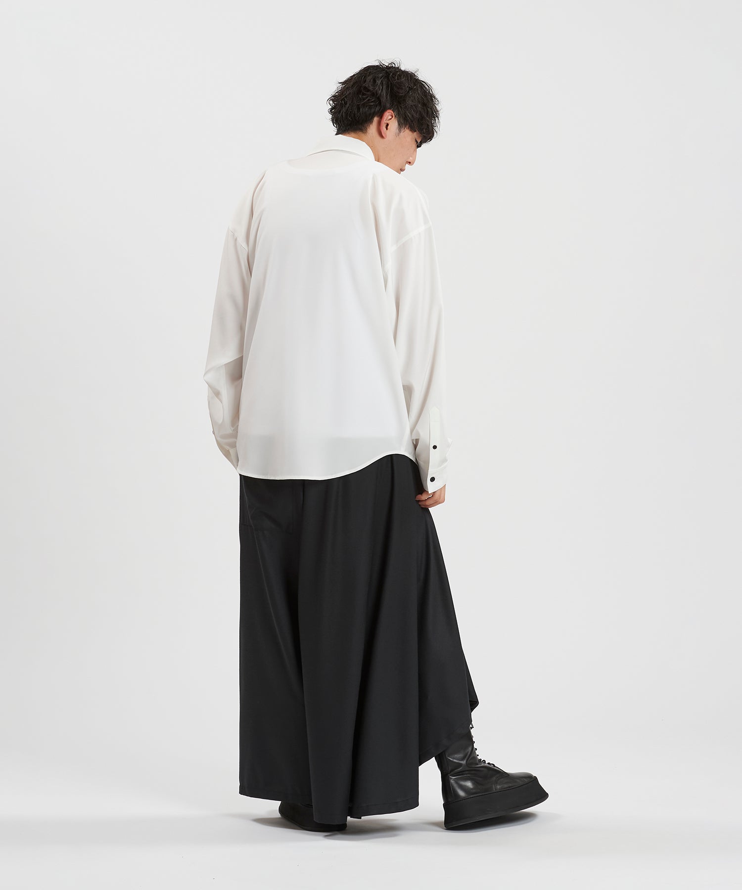 WHITE Model:H169cm