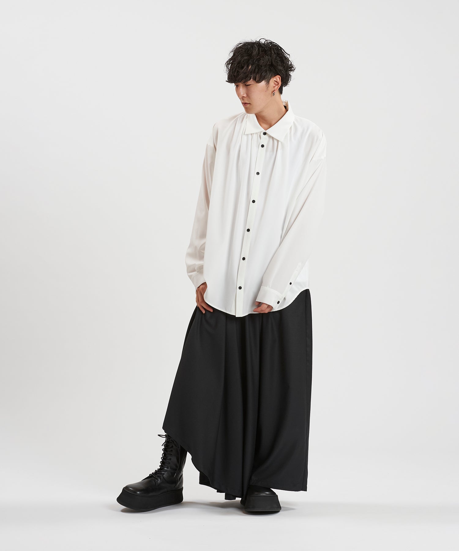 WHITE Model:H169cm