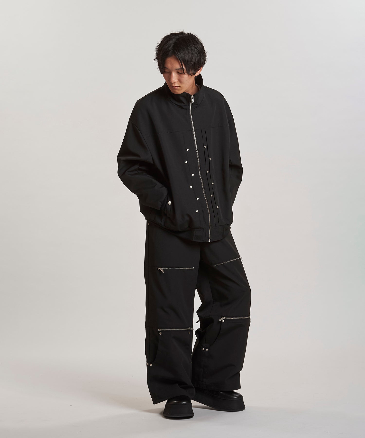 BLACK Model:H169cm