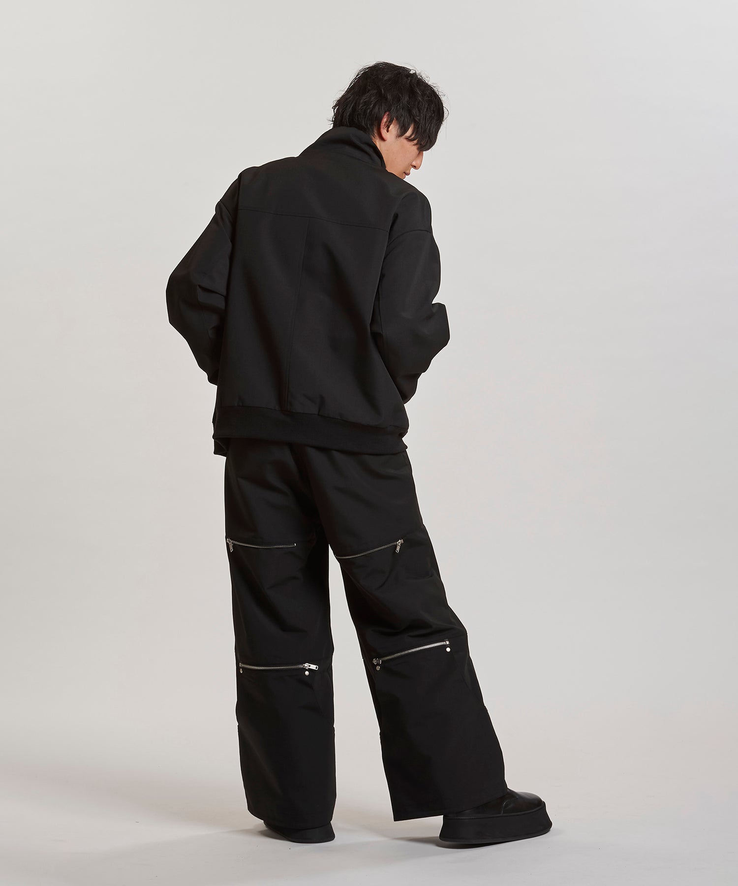 BLACK Model:H169cm