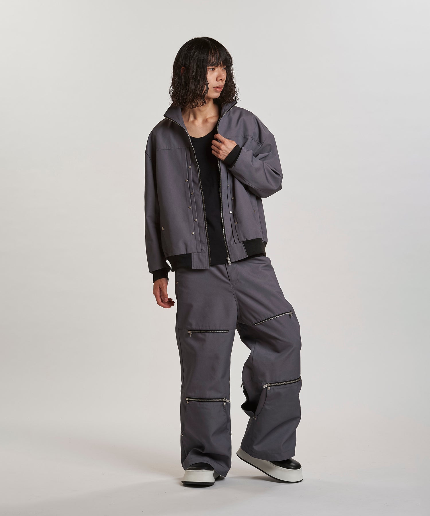 GRAY Model:H180cm