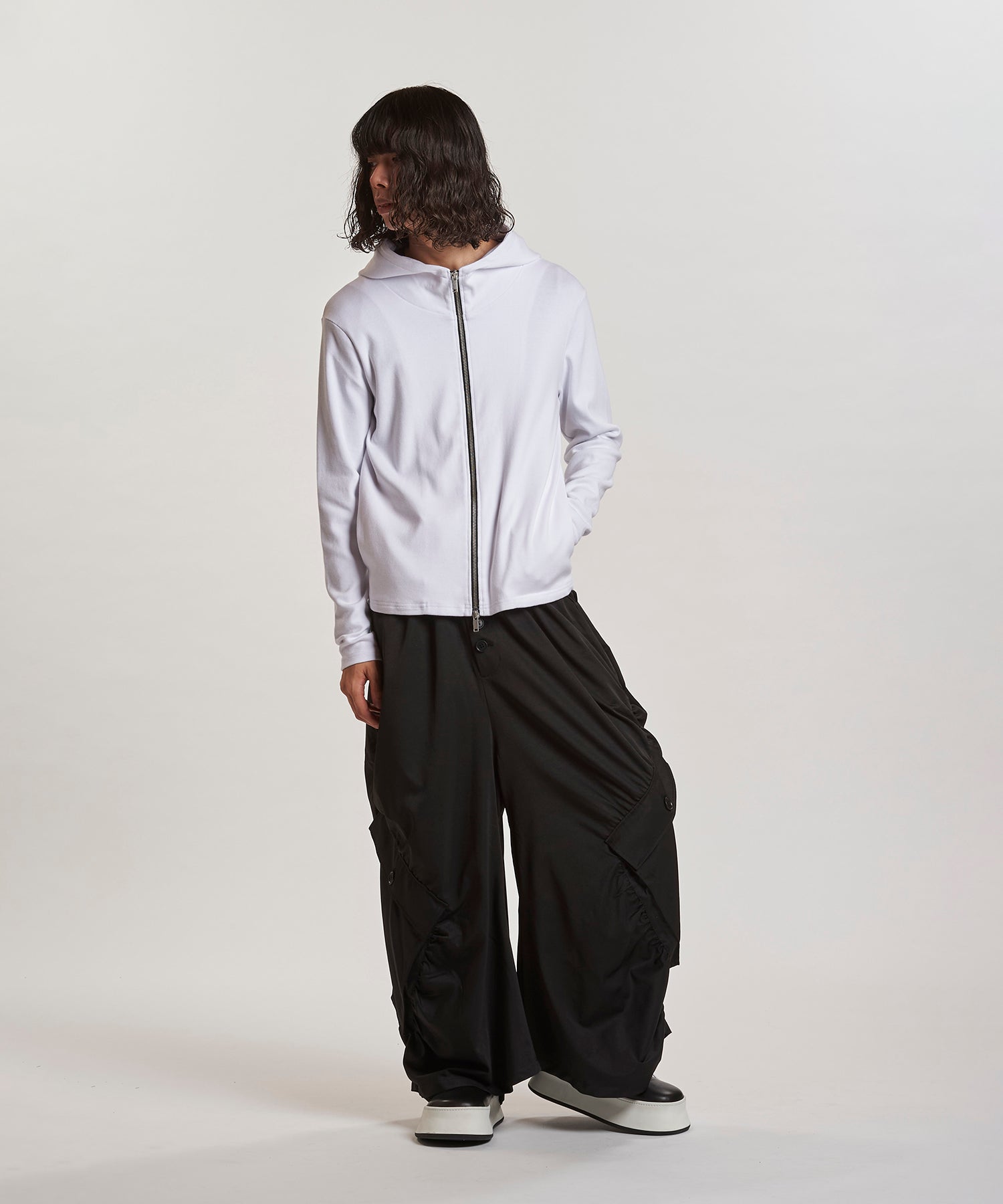 WHITE Model:H180cm