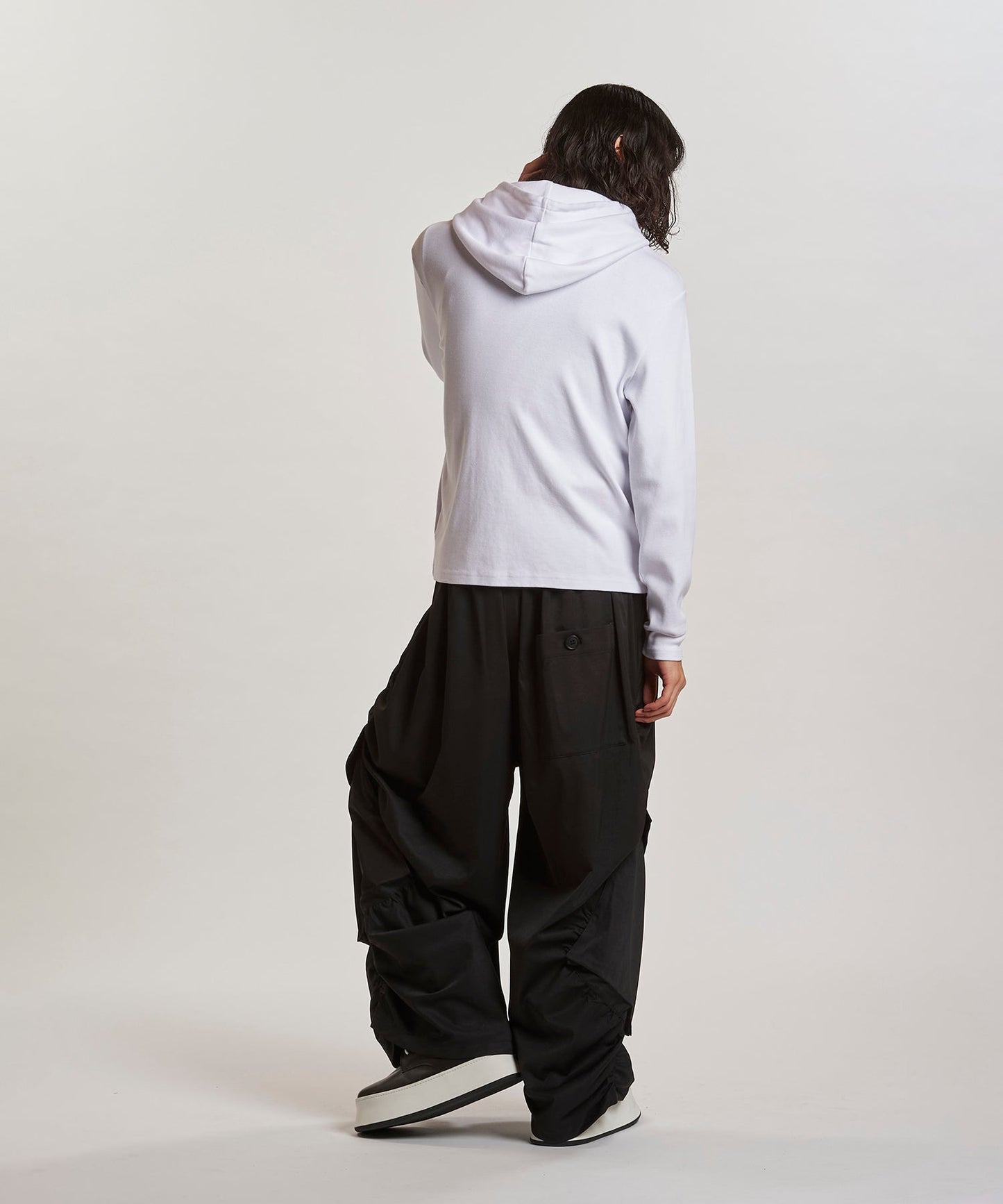 WHITE Model:H180cm