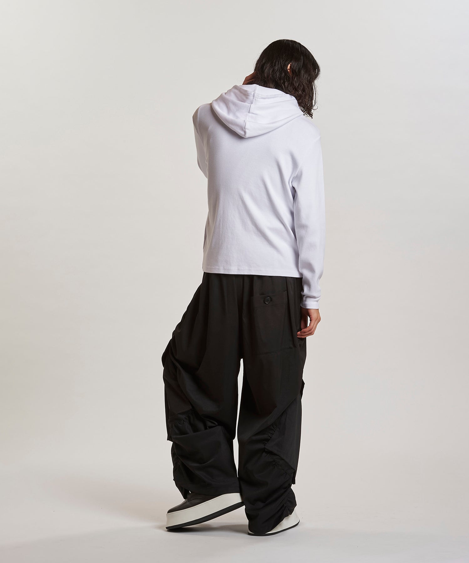 WHITE Model:H180cm